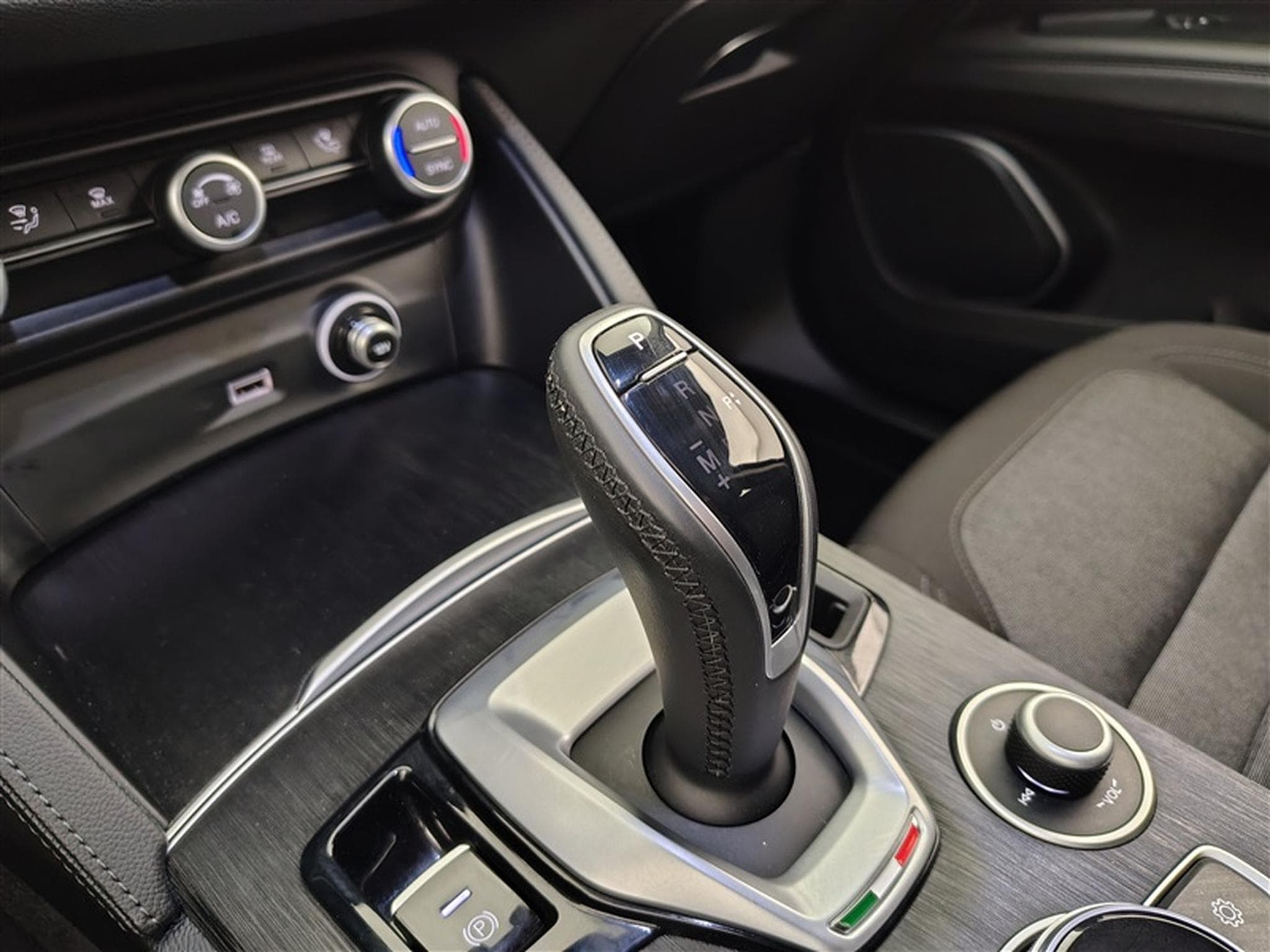 Alfa-Romeo Stelvio 2.2 MJD Sprint (2021) - Foto 12