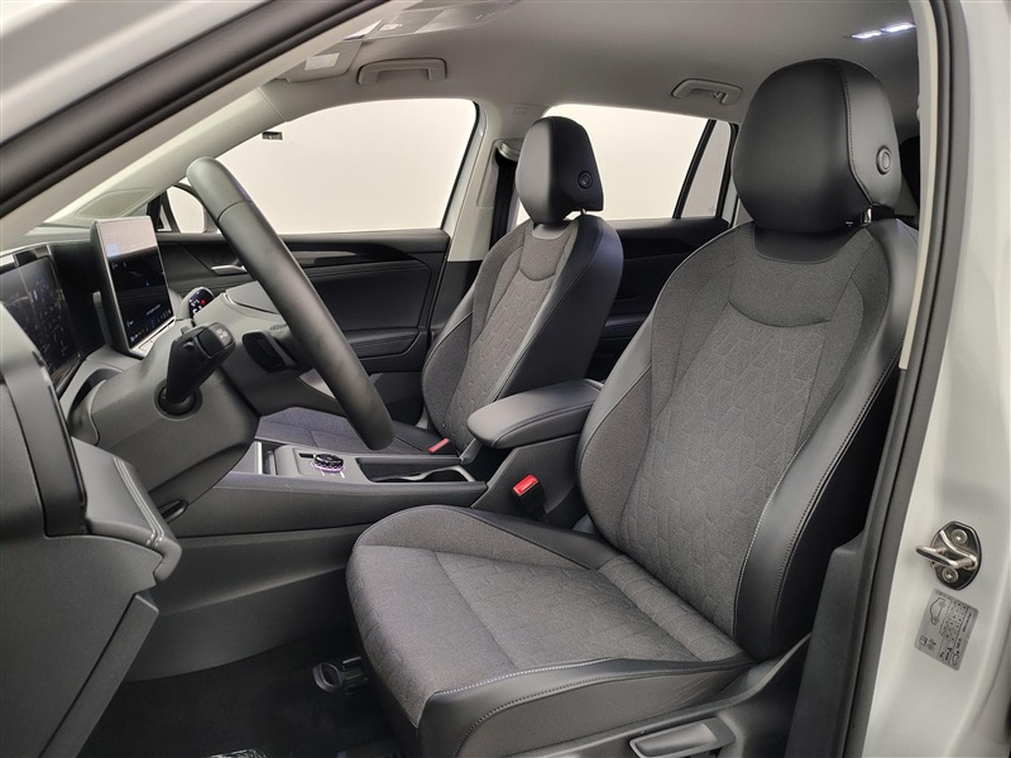 VW Tiguan 1.5 eTSI 130cv DSG Life NAVI / FULL LED / CAMERA / JA 17" (2025) - Photo 7