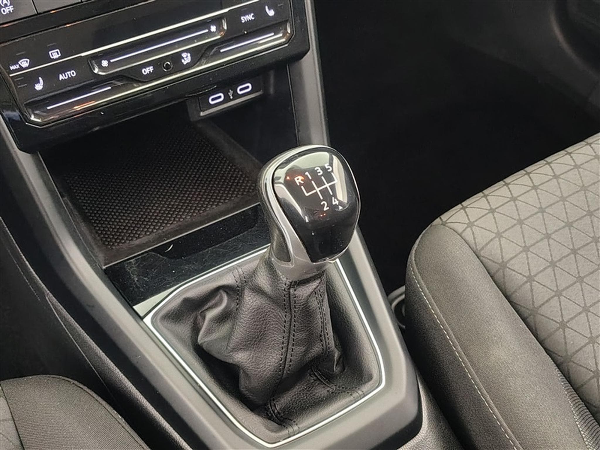 VW T-Cross 1.0 TSI Life (2023) - Photo 11