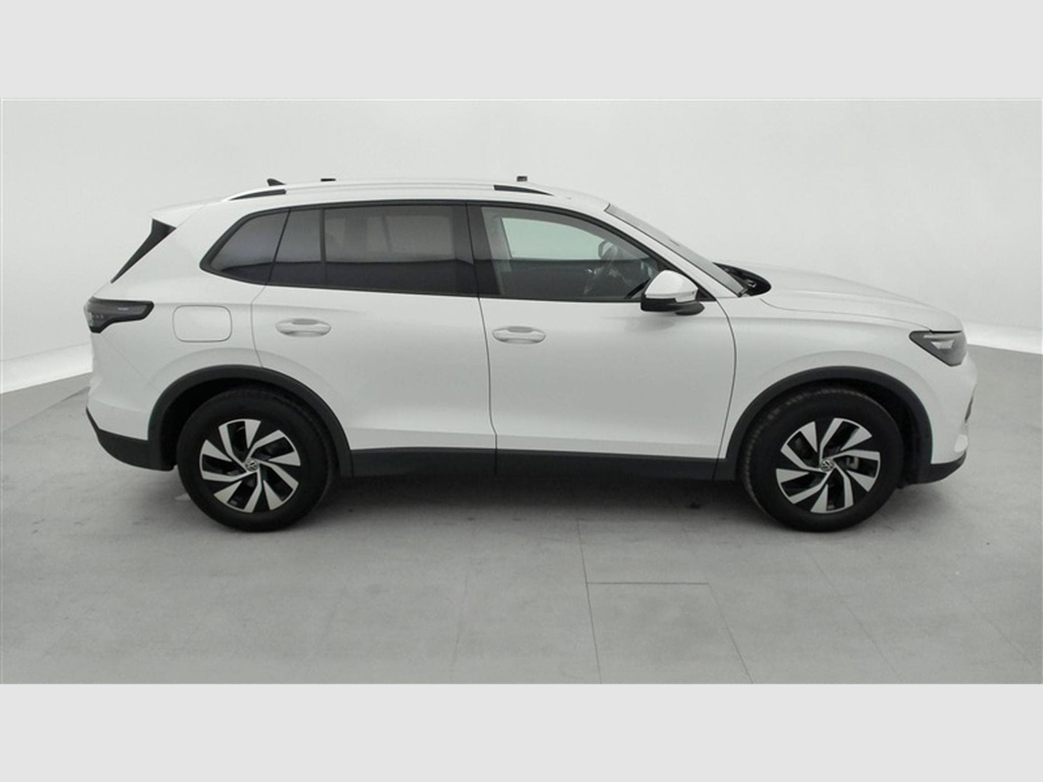 VW Tiguan 1.5 eTSI 130cv DSG Life NAVI / FULL LED / CAMERA / JA 17" (2025) - Photo 25