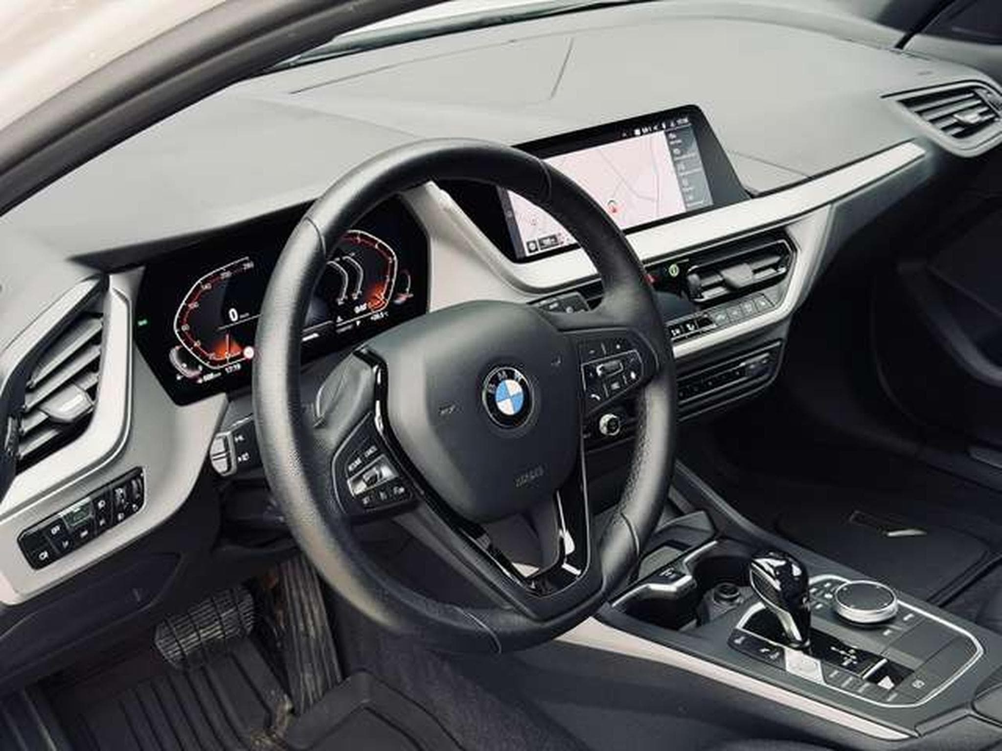 BMW 118 118i Automatique // Révisée Et Garantie 12 Mois✅✅✅ (2021) - Foto 11