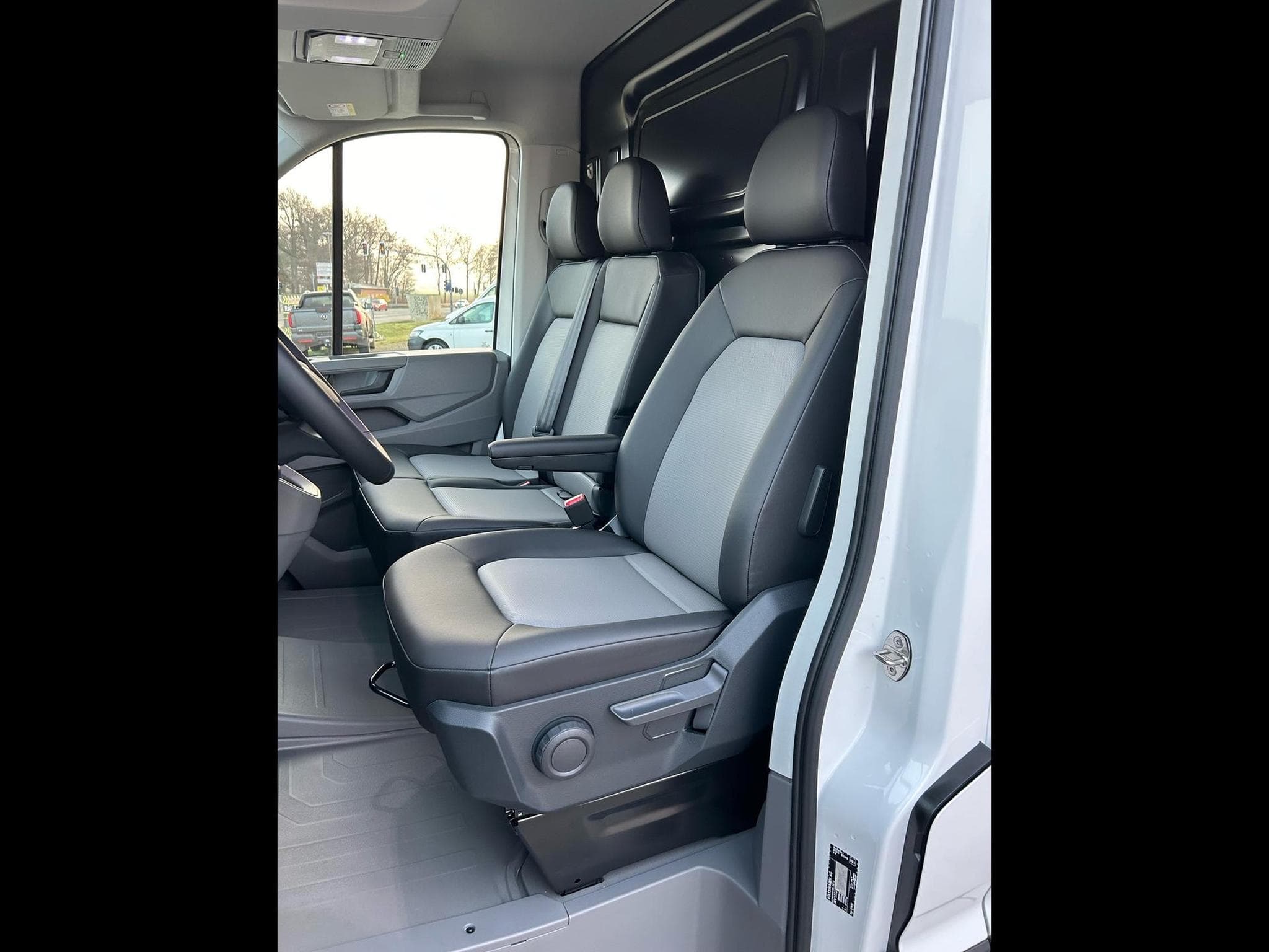 VW Crafter 35 2.0 TDI (2026) - Photo 5