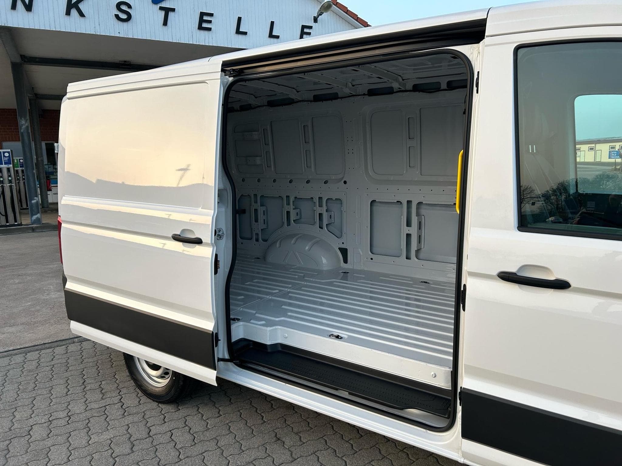 VW Crafter 35 2.0 TDI (2026) - Photo 15