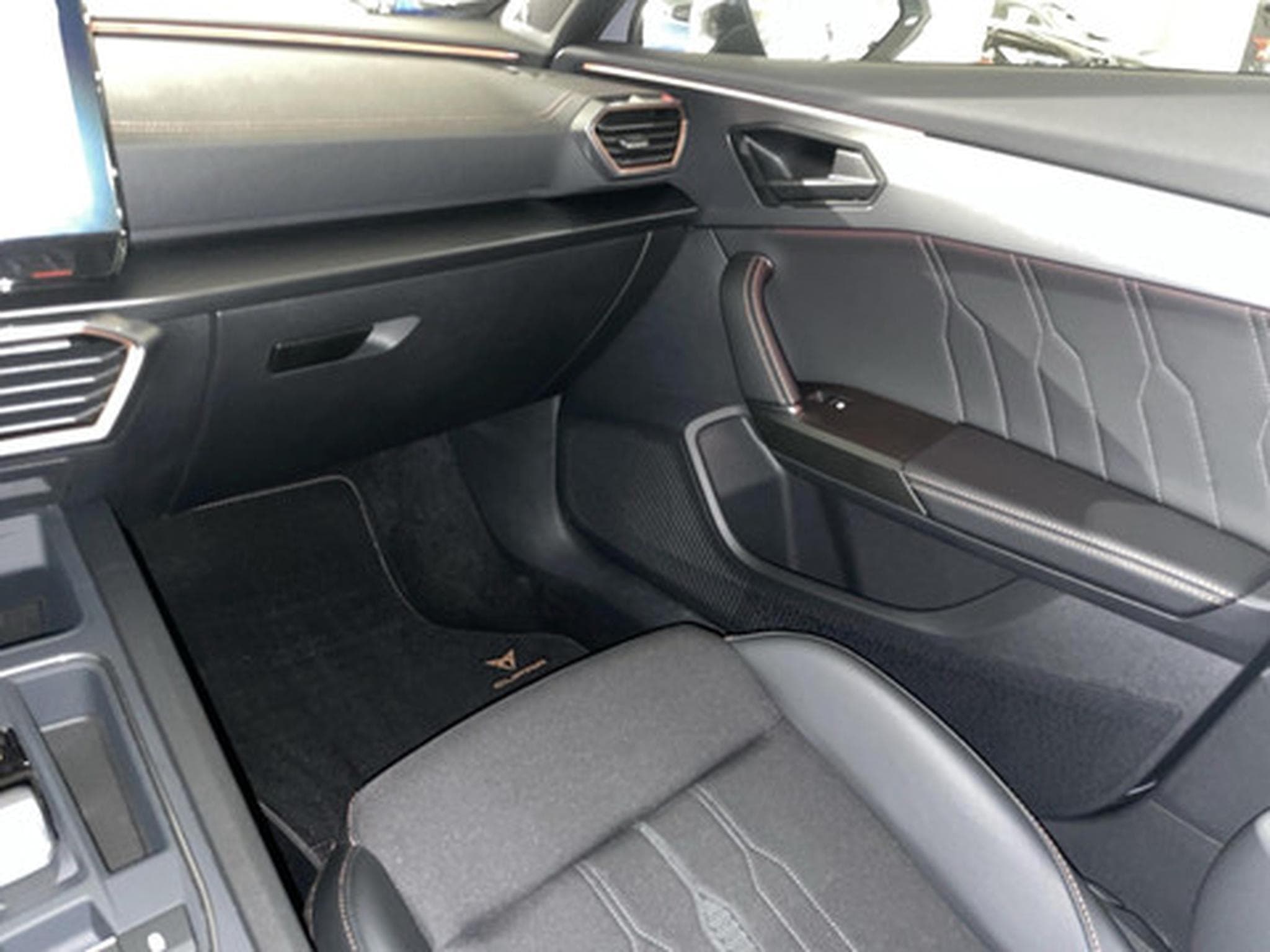 Cupra Formentor 2.0 TSI 4Drive 228kW DSG VZ (2022) - Foto 9