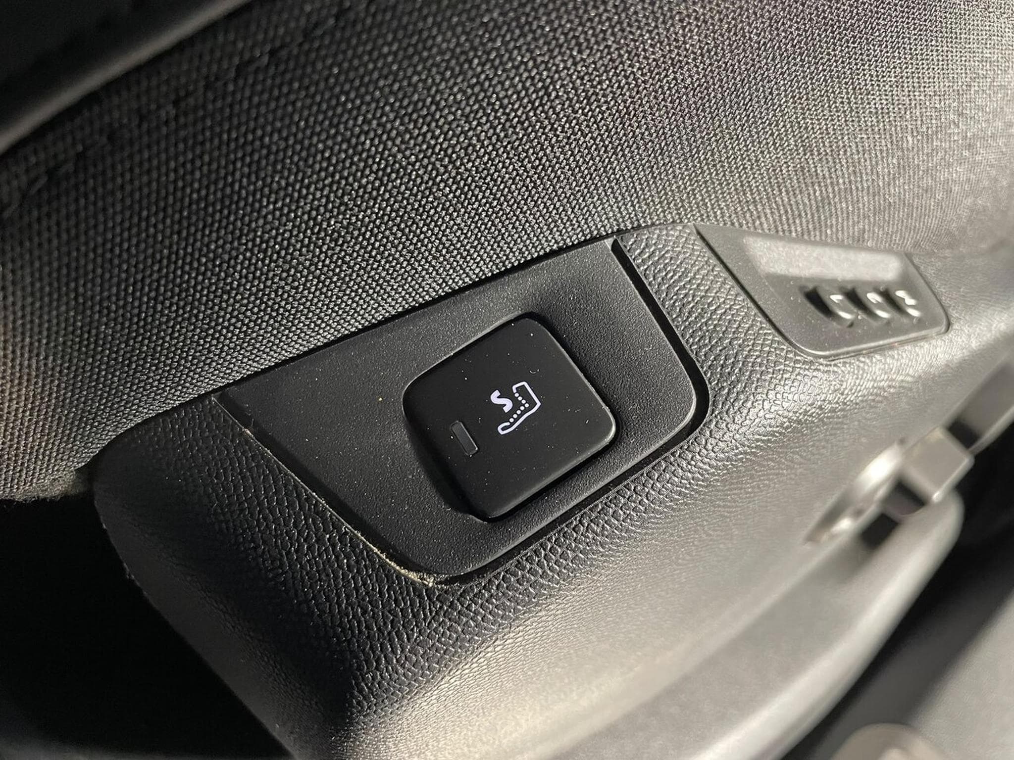 Peugeot 5008 1.5 BLUEHDI 130 EAT8 GT I-COCKPIT GPS 7PL (2021) - Photo 10