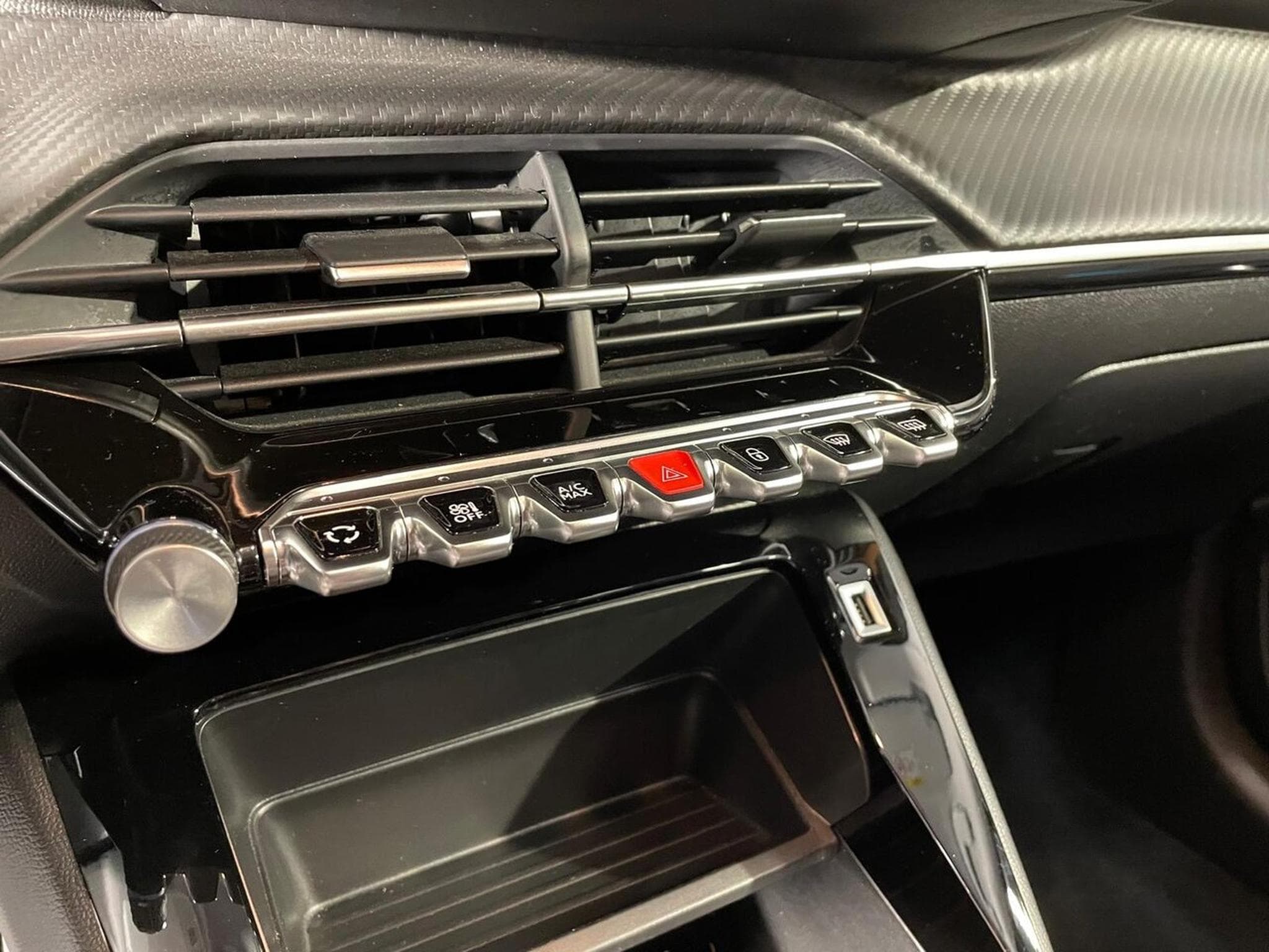 Peugeot 208 1.2 ESSENCE 75 CV ALLURE STYLE CARPLAY 5P (2023) - Photo 5