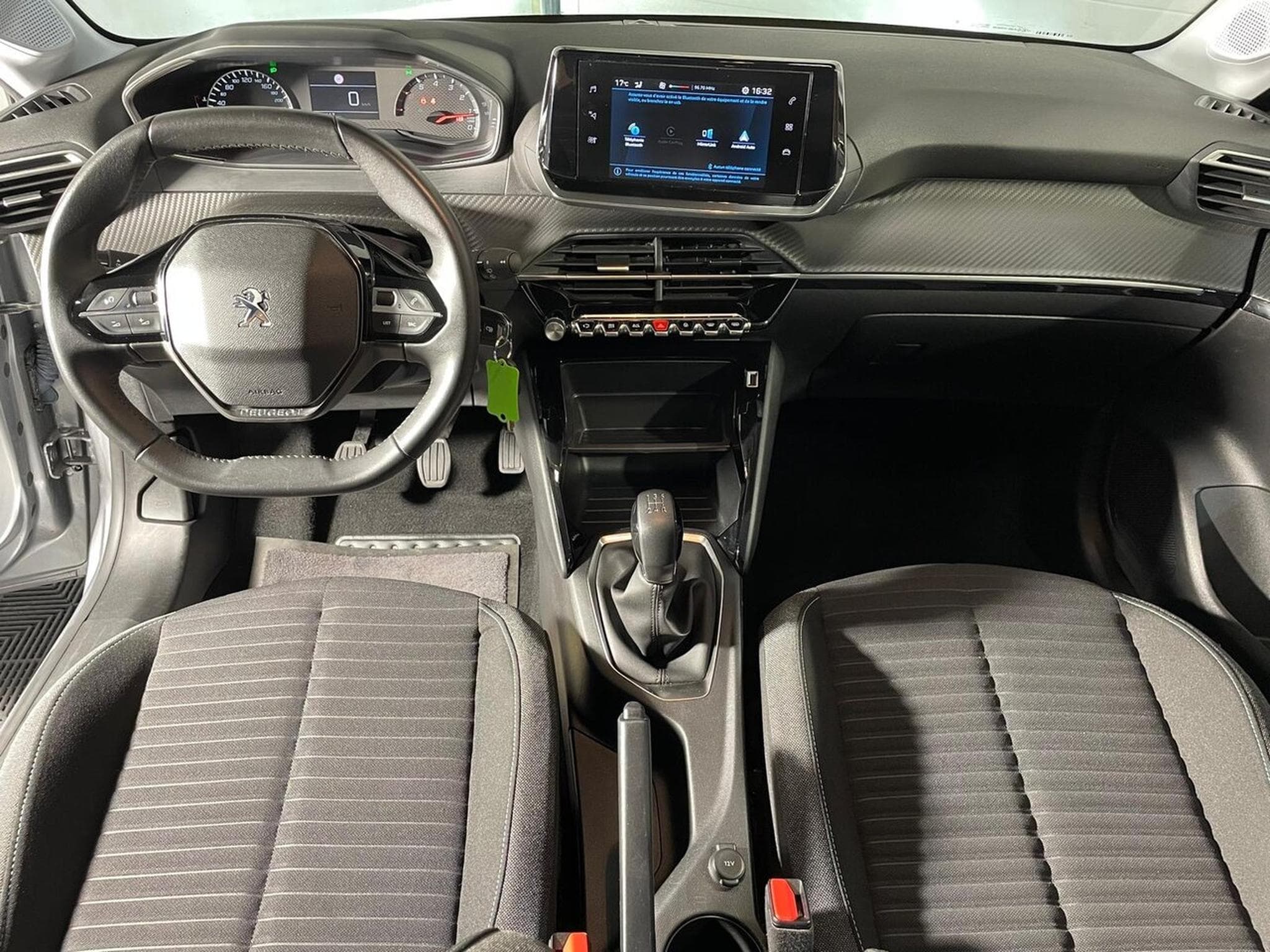 Peugeot 208 1.2 ESSENCE 75 CV ALLURE STYLE CARPLAY 5P (2023) - Photo 3