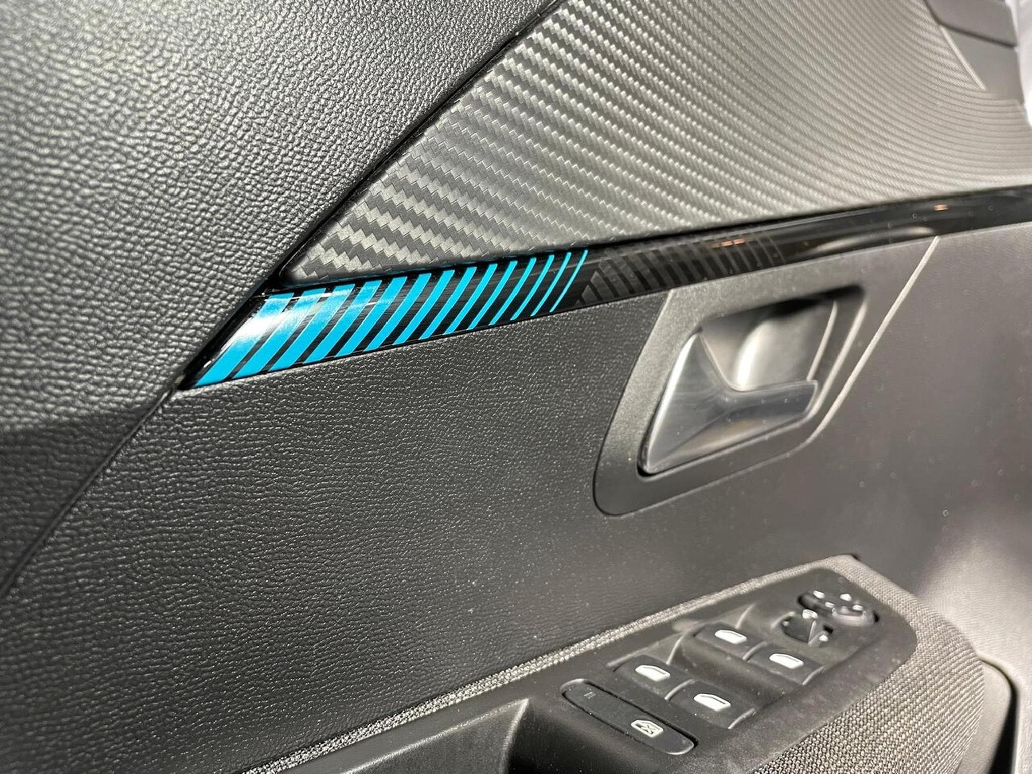 Peugeot 208 1.2 ESSENCE 75 CV ALLURE STYLE CARPLAY 5P (2023) - Photo 6