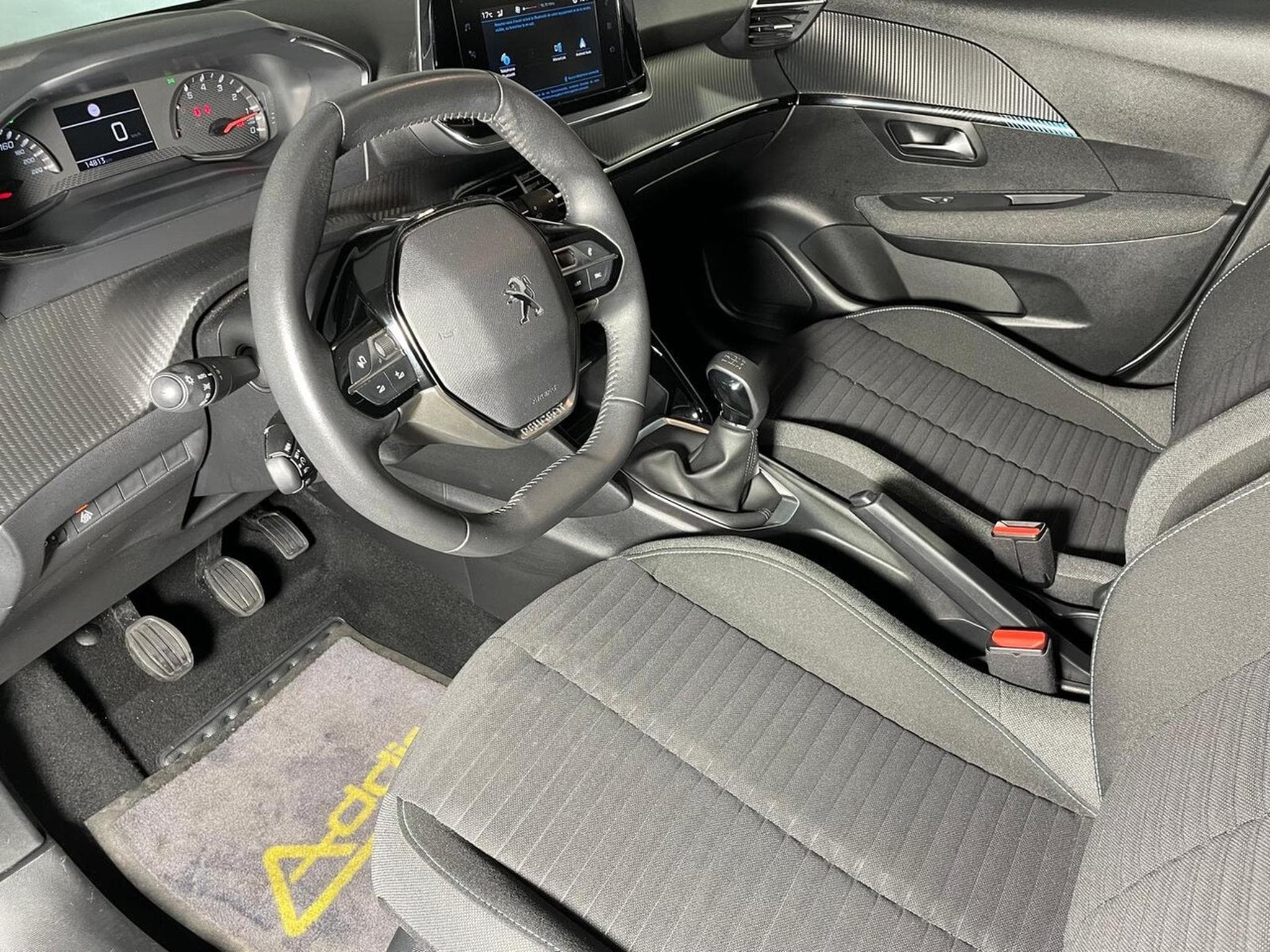 Peugeot 208 1.2 ESSENCE 75 CV ALLURE STYLE CARPLAY 5P (2023) - Photo 9