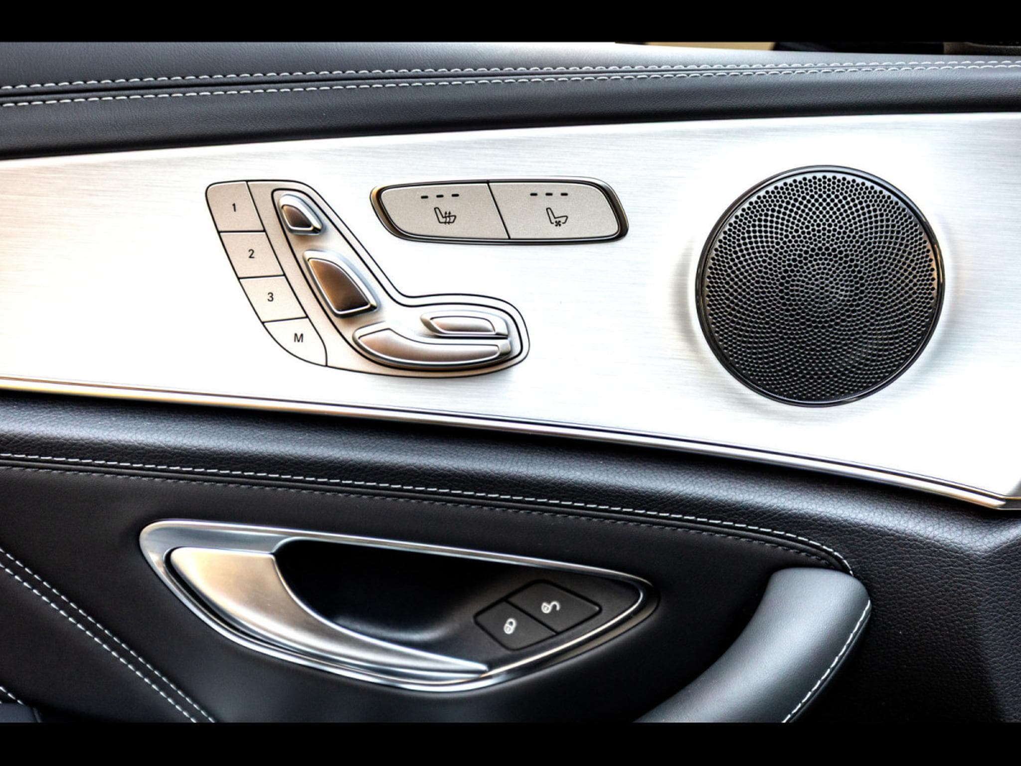 Mercedes E 63 AMG S T-MODELL (612 CH) - CARBON PACKAGE - OBSIDIAN BLACK METALL (2023) - Foto 24