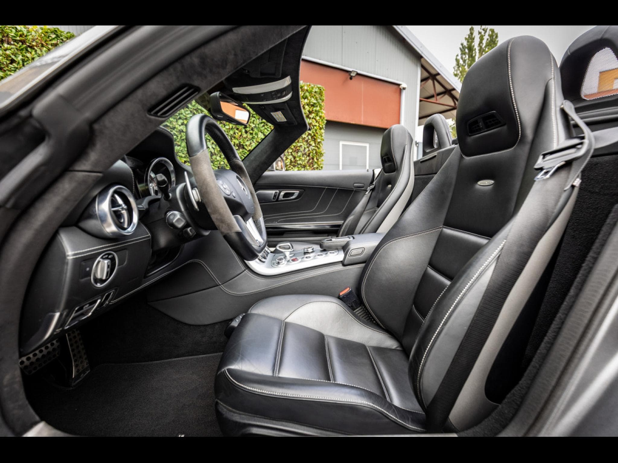 Mercedes SLS AMG AMG ROADSTER 6.3 V8 - HIMALAYAS GREY METALLIC (2012) - Photo 12