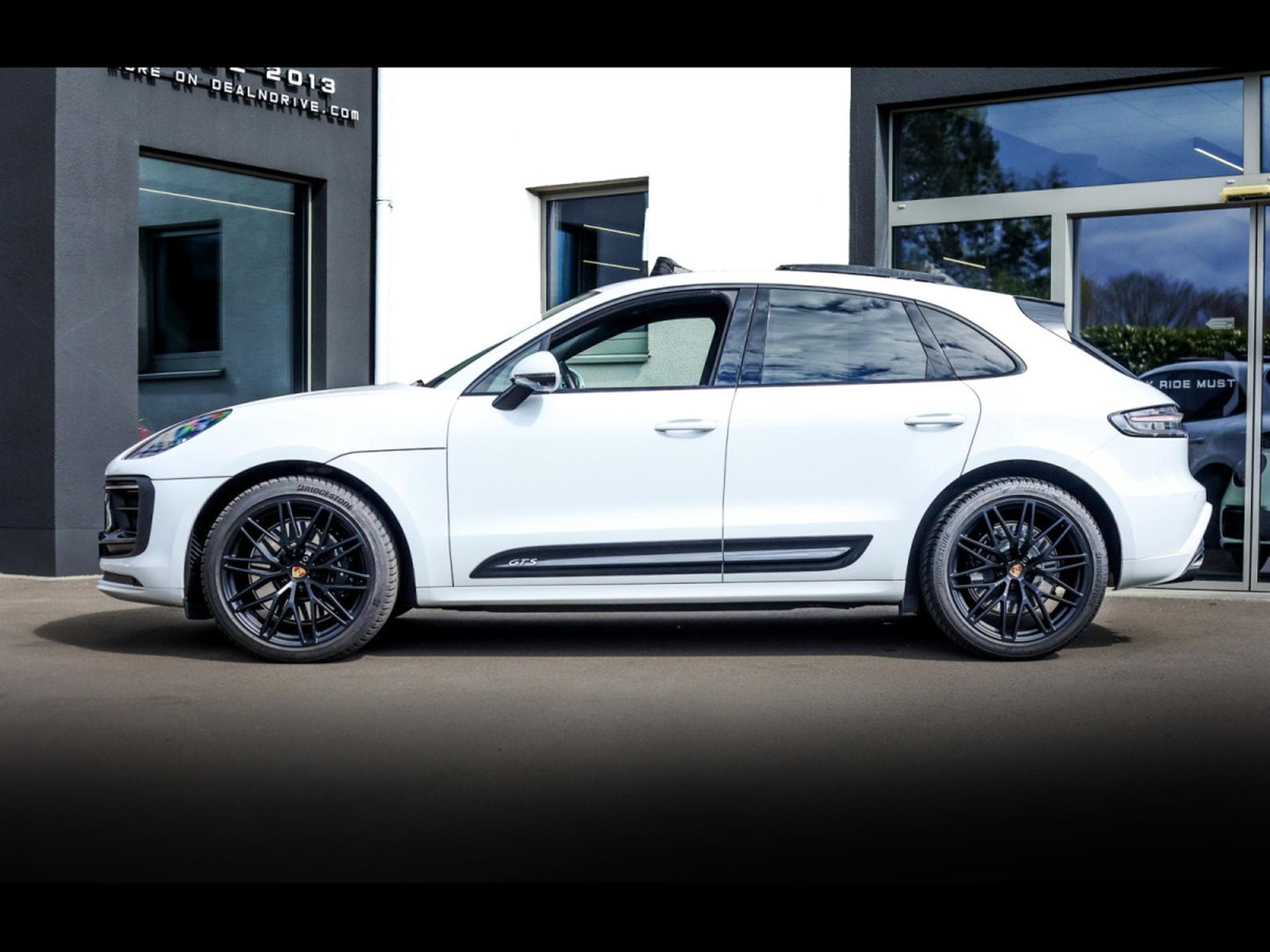 Porsche Macan III GTS PDK - CARRARA WHITE METALLIC (2023) - Photo 6