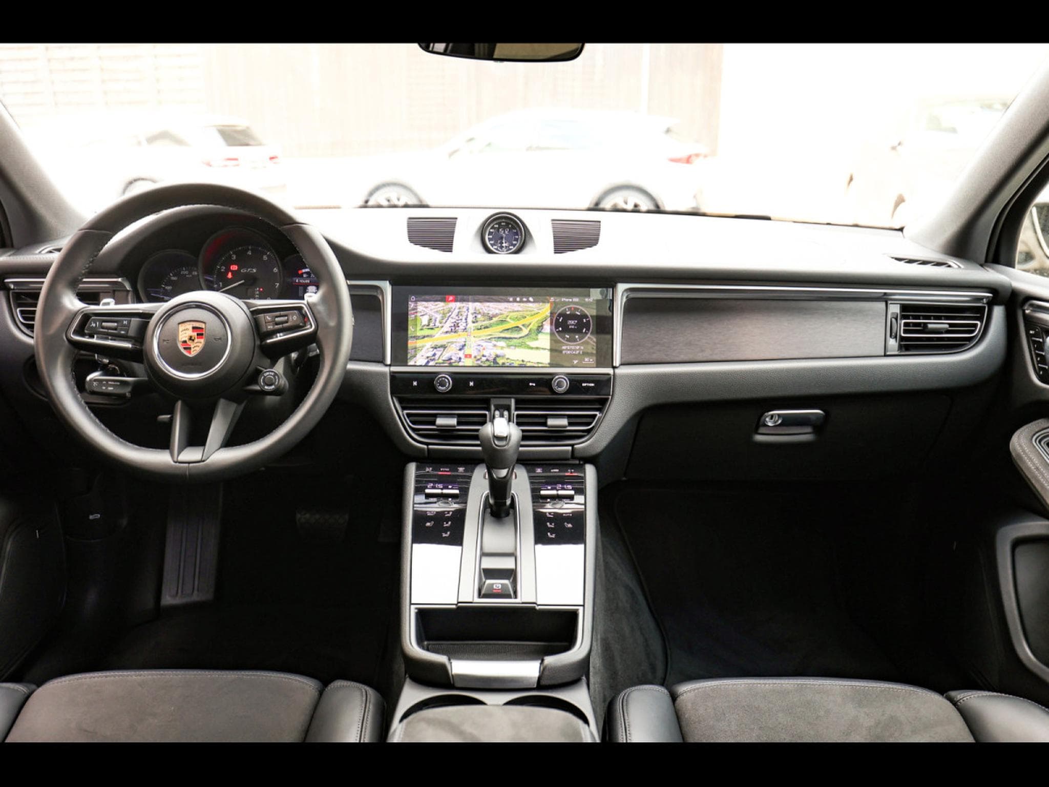 Porsche Macan III GTS PDK - CARRARA WHITE METALLIC (2023) - Photo 23