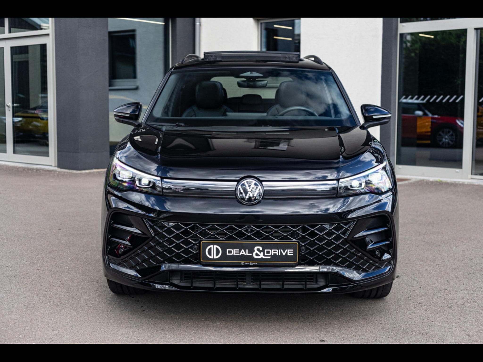VW Tiguan 2.0 TSI (265 CH) 4MOTION R-LINE - PACK DESIGN BLACK (2025) - Foto 5