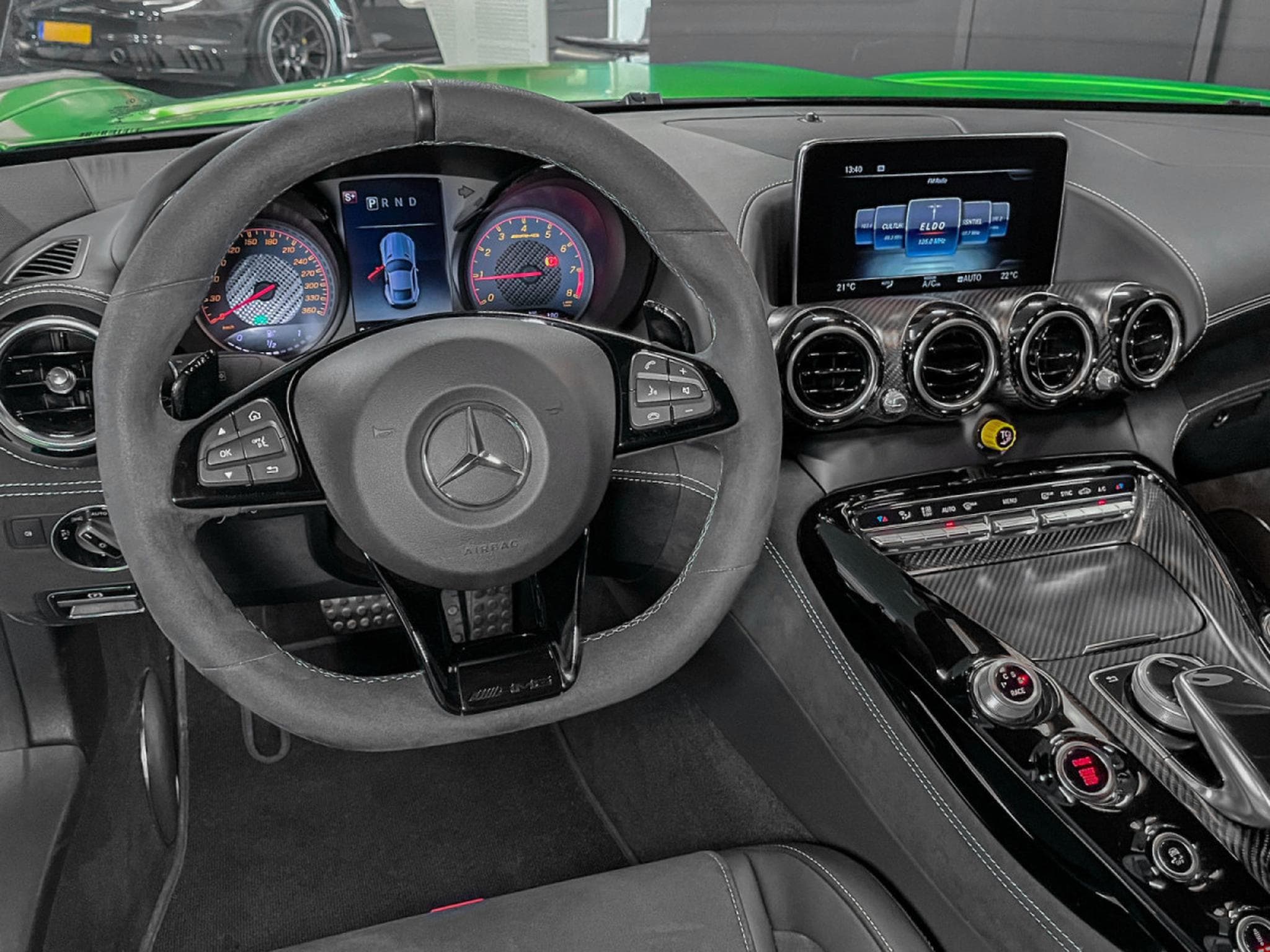 Mercedes GT R PERFECT CONDITION /NO FAP 1 HAND / KERAMIK/ BURMESTER/SERV (2017) - Foto 6