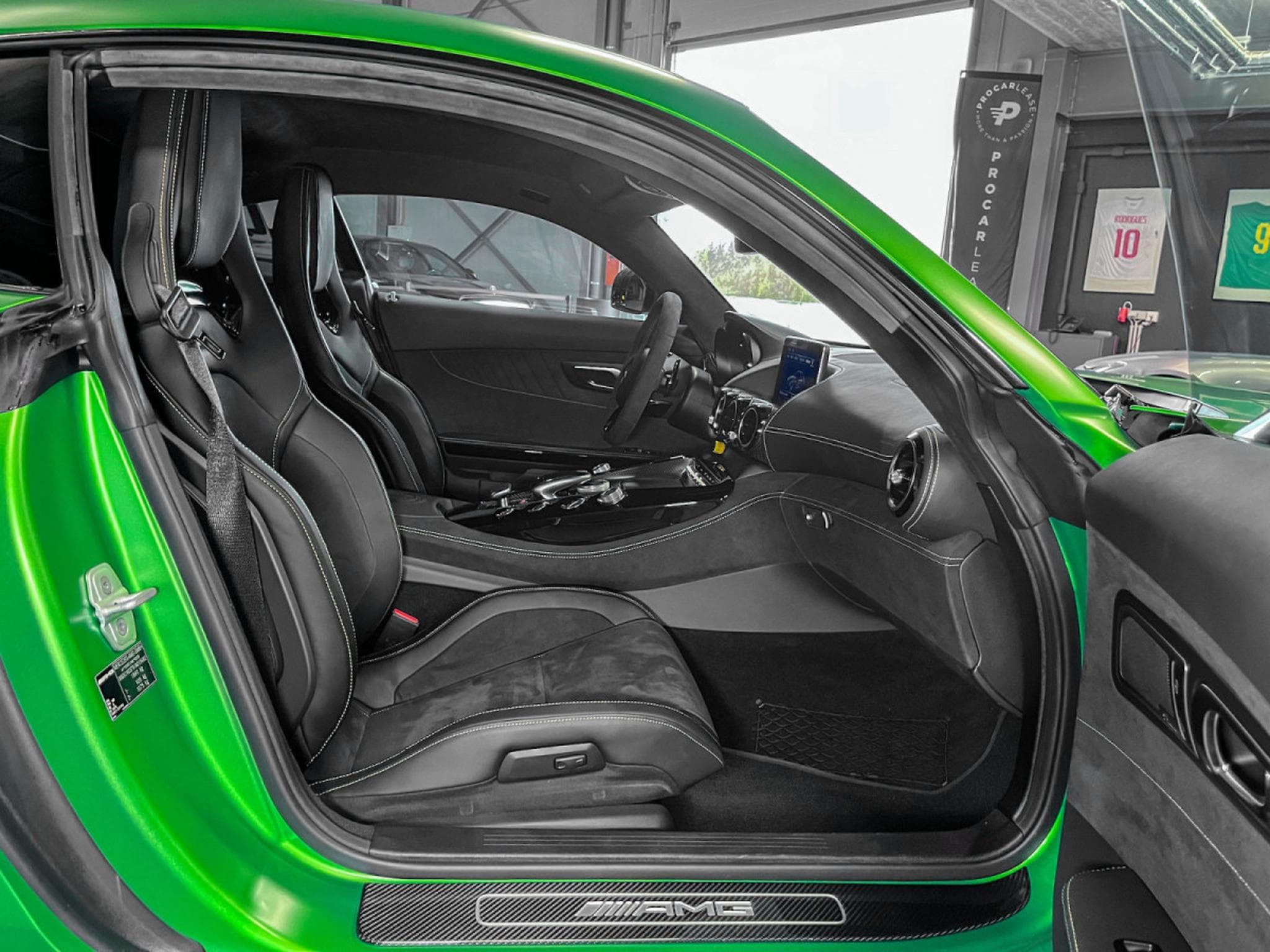 Mercedes GT R PERFECT CONDITION /NO FAP 1 HAND / KERAMIK/ BURMESTER/SERV (2017) - Foto 7