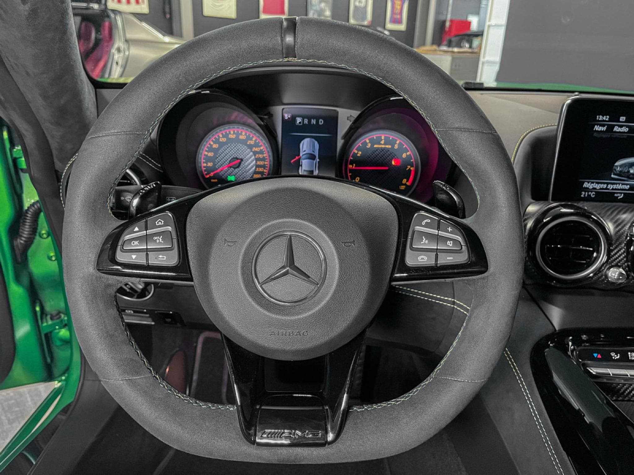 Mercedes GT R PERFECT CONDITION /NO FAP 1 HAND / KERAMIK/ BURMESTER/SERV (2017) - Foto 14
