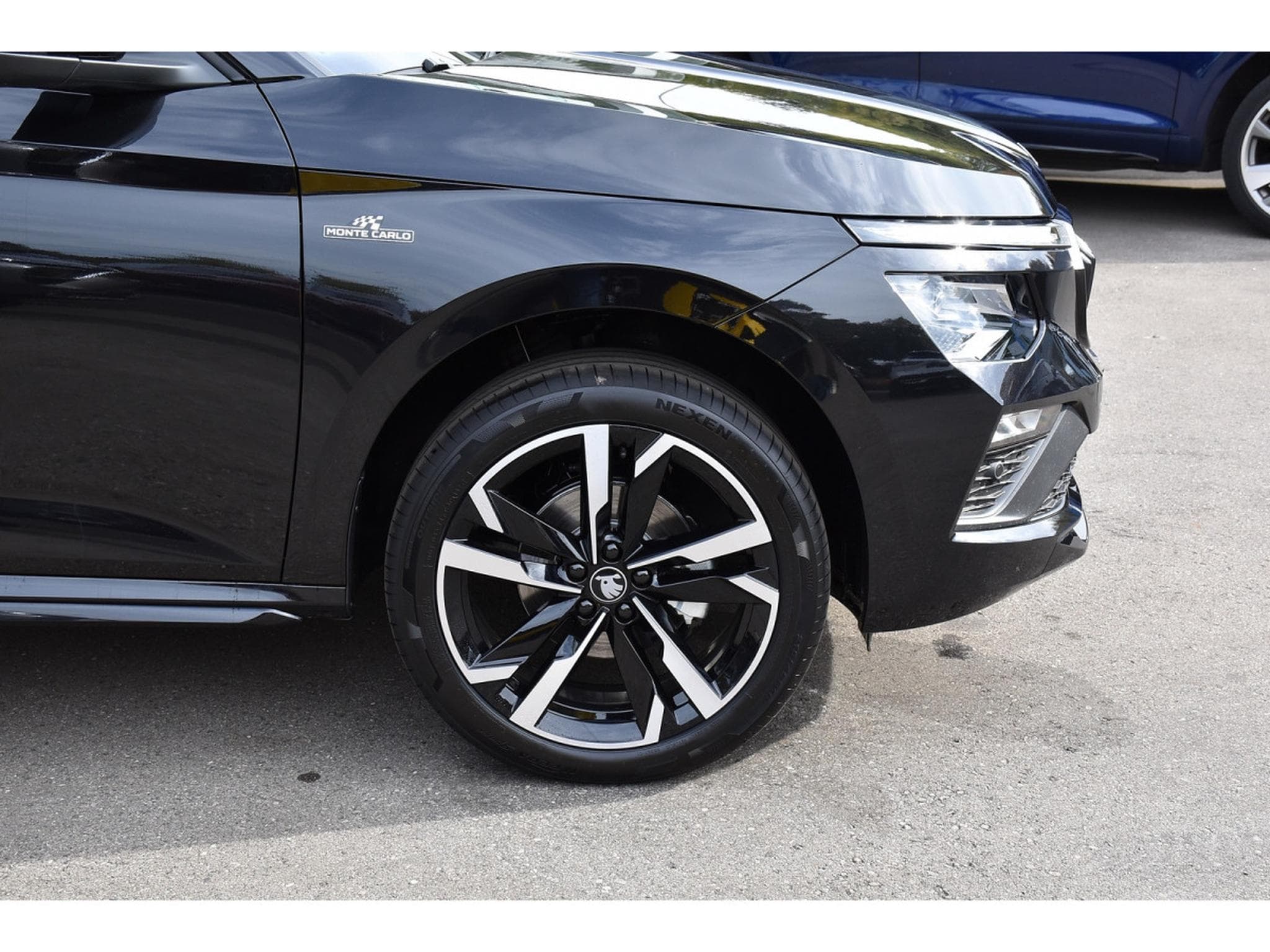 Skoda Kamiq 1.5 TSI Monte Carlo DSG PANO KESSY ATT REMORQUE NEUF (2026) - Foto 5