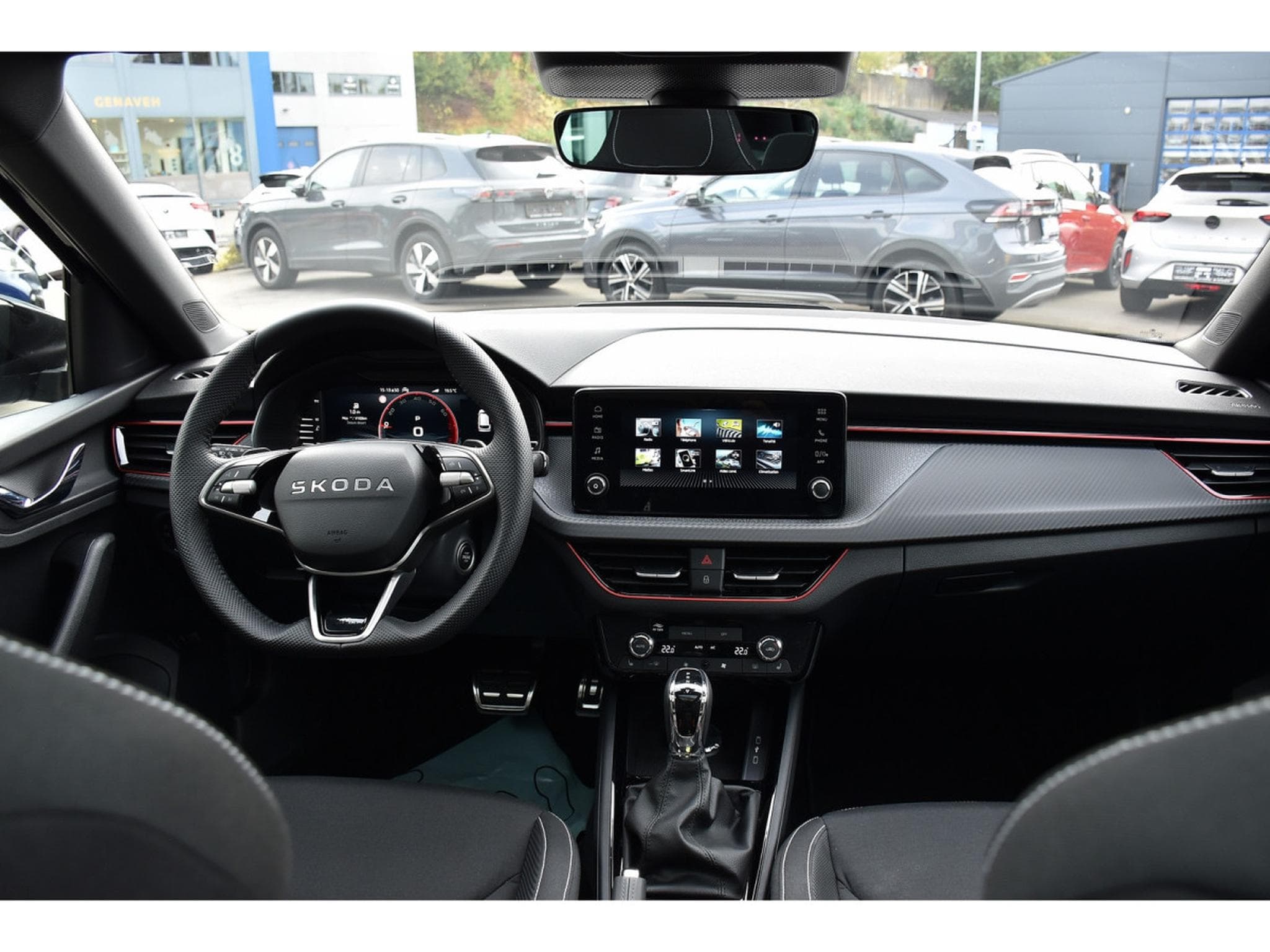 Skoda Kamiq 1.5 TSI Monte Carlo DSG PANO KESSY ATT REMORQUE NEUF (2026) - Foto 10