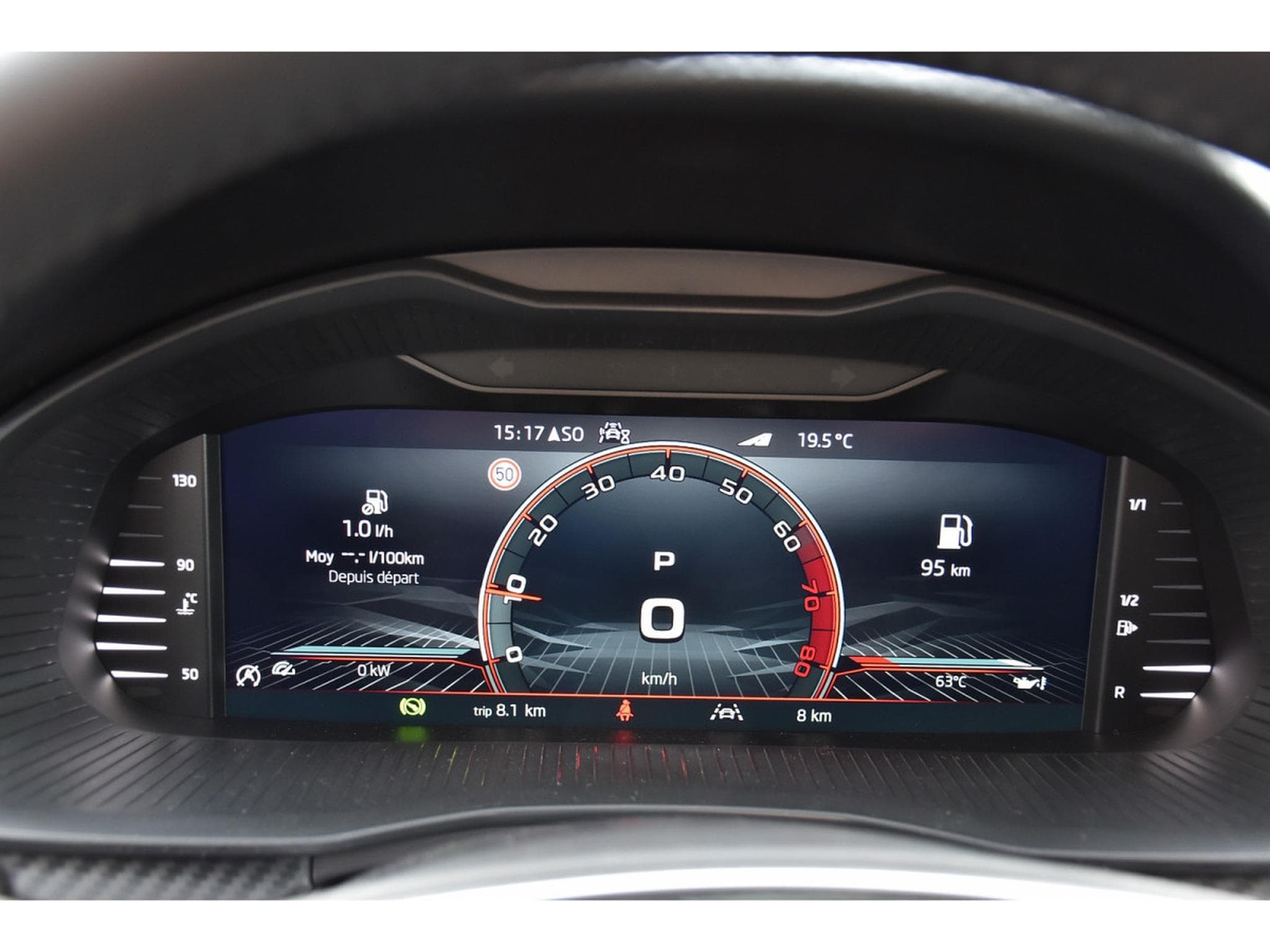 Skoda Kamiq 1.5 TSI Monte Carlo DSG PANO KESSY ATT REMORQUE NEUF (2026) - Foto 16