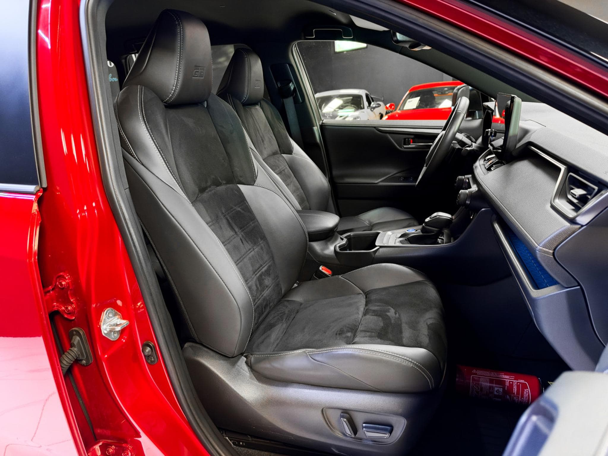 Toyota RAV 4 222 HYBRID GR SPORT (2024) - Photo 13