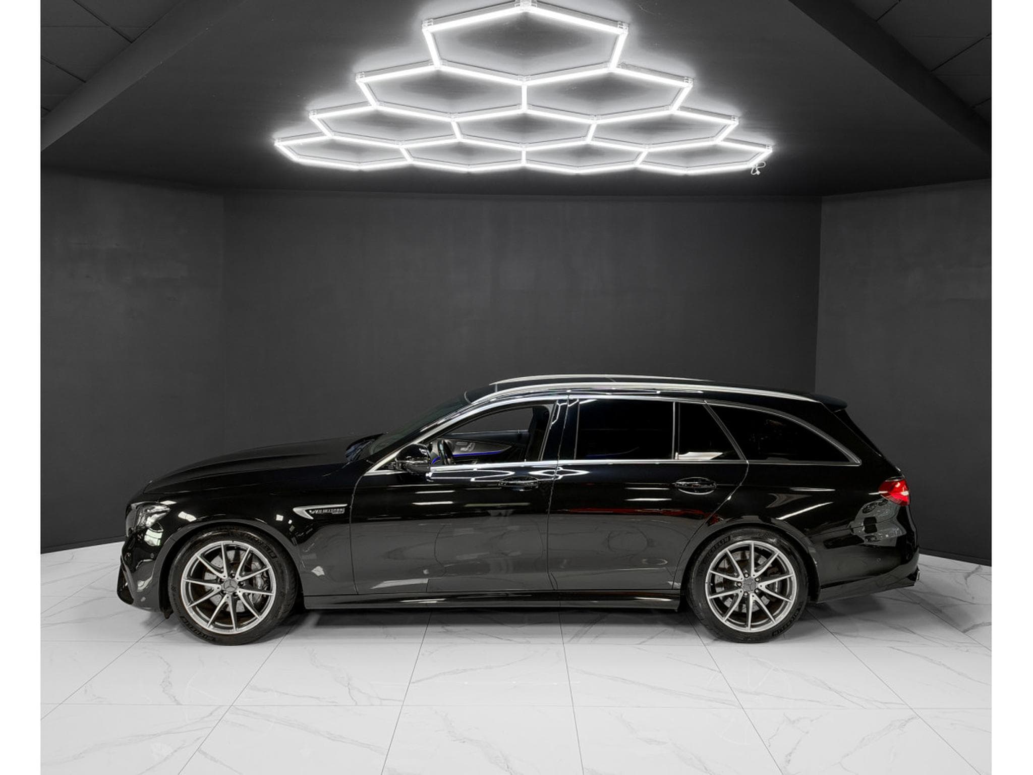 Mercedes E 63 AMG BURMESTER / MASSAGE / 360 / PANO / HEAD-UP (2019) - Photo 2
