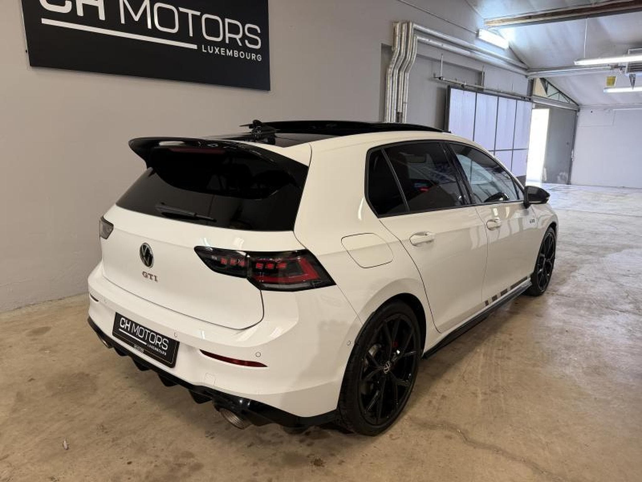 VW Golf 8.5 GTI CS *PANO*AKRA*CUIR *FULL (2025) - Photo 7