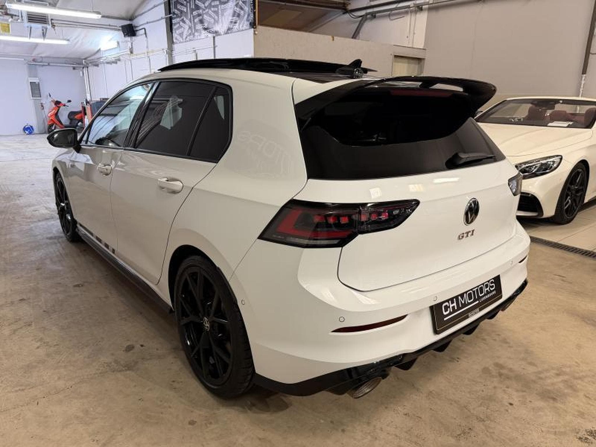 VW Golf 8.5 GTI CS *PANO*AKRA*CUIR *FULL (2025) - Photo 5
