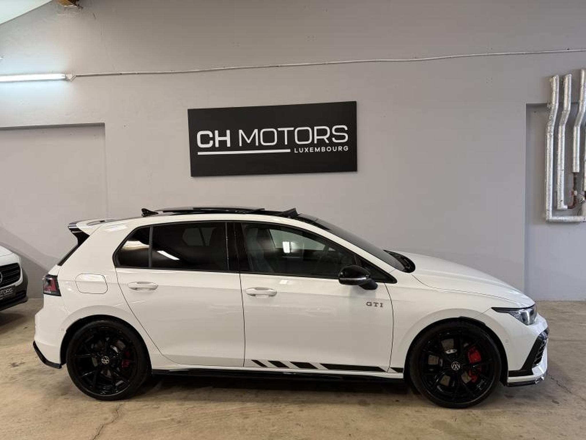 VW Golf 8.5 GTI CS *PANO*AKRA*CUIR *FULL (2025) - Photo 9