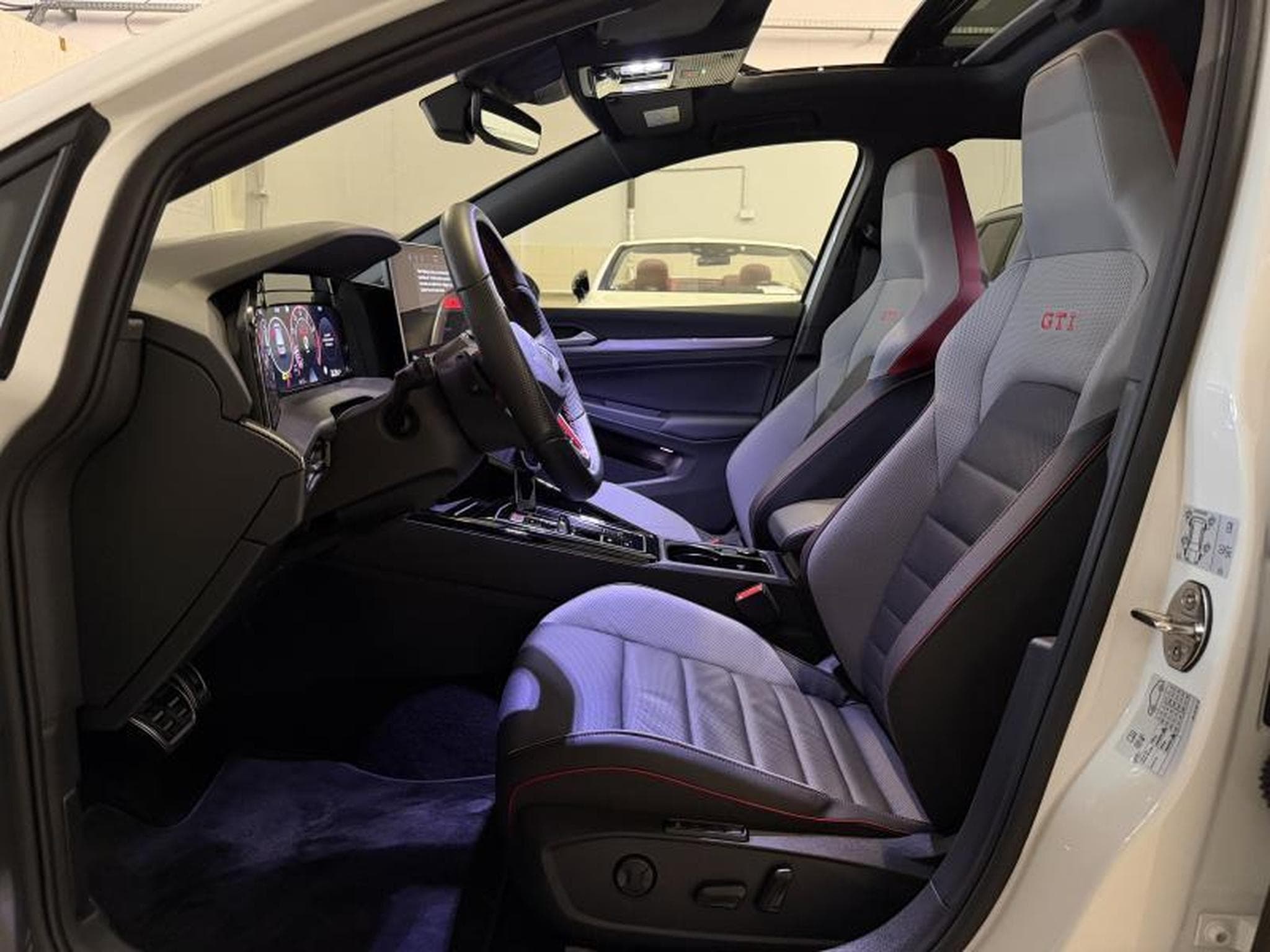 VW Golf 8.5 GTI CS *PANO*AKRA*CUIR *FULL (2025) - Photo 12
