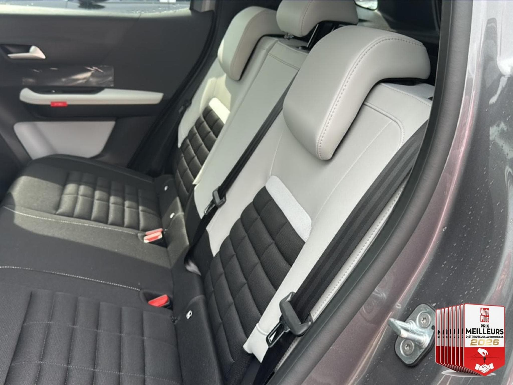 Citroen C3 AIRCROSS 1.2 HYBRIDE 145 MAX E-DCS6 (2026) - Photo 13