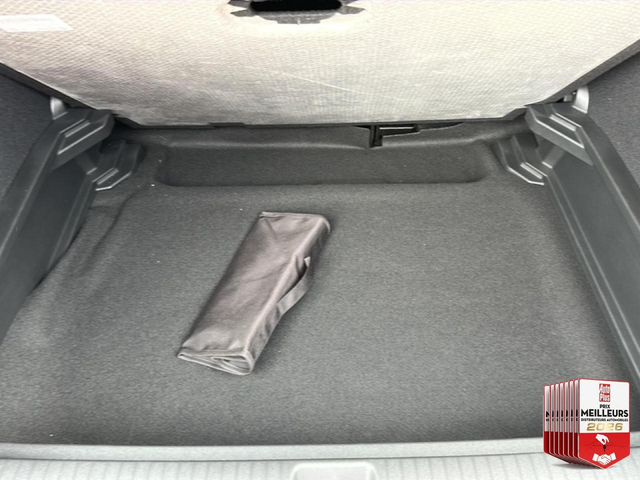 Citroen C3 AIRCROSS 1.2 HYBRIDE 145 MAX E-DCS6 (2026) - Photo 11