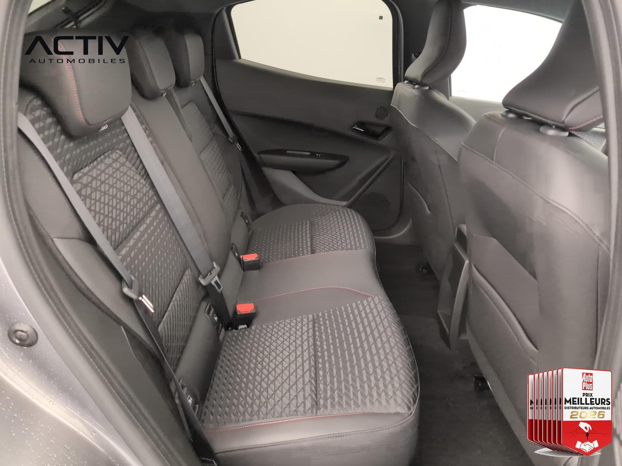 Renault Clio TCE 115 CH TECHNO (2026) - Photo 10