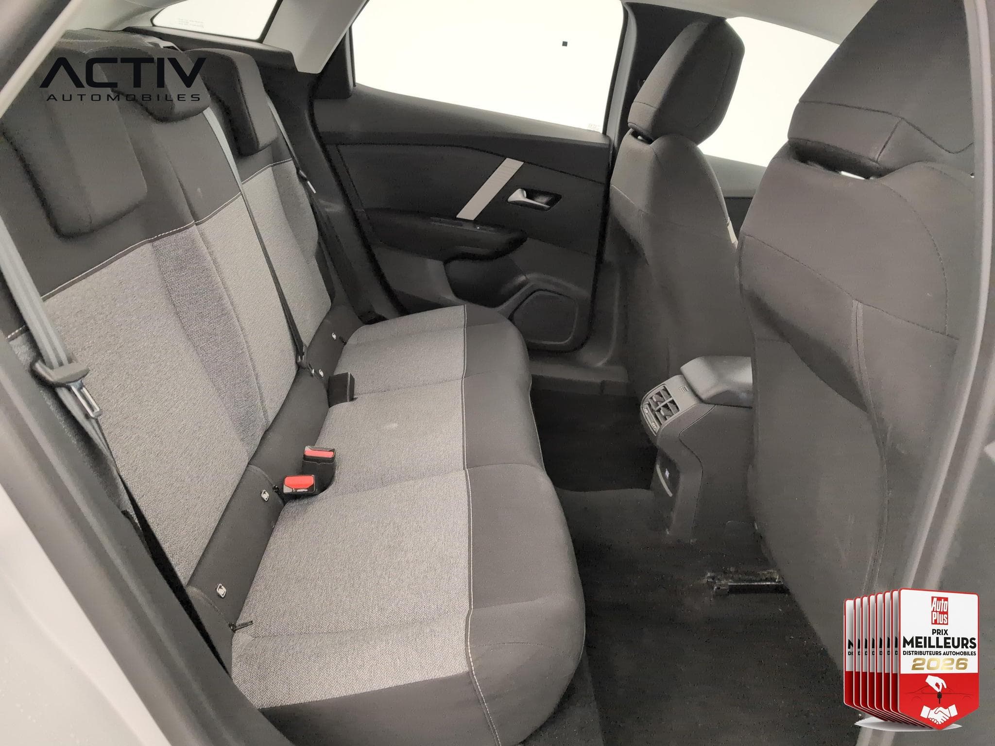 Citroën C4 Hybride 110 ch e-DCS6 You (2025) - Photo 10