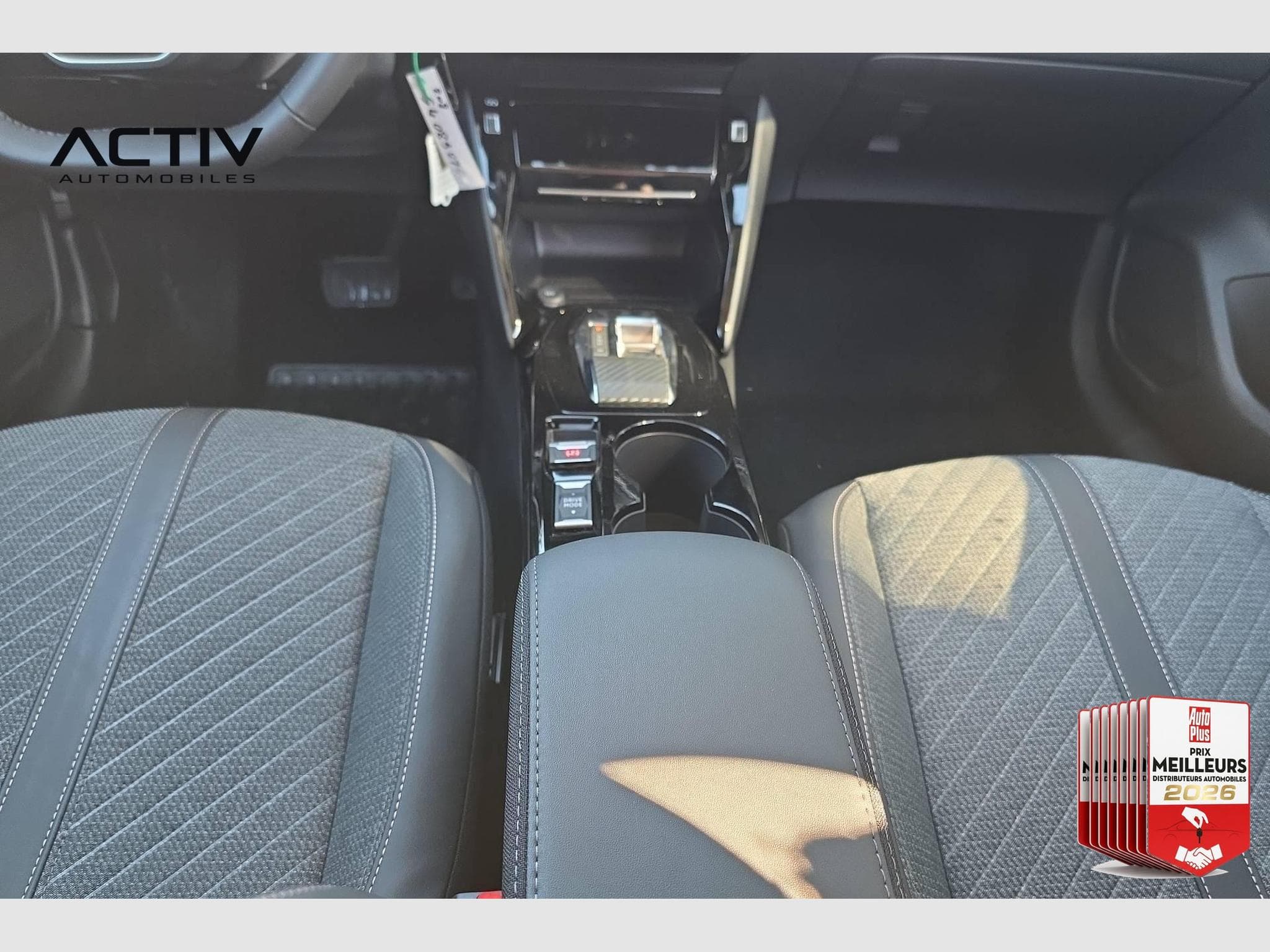 Peugeot 208 Hybrid 110 ch e-DCS6 Allure (2025) - Photo 17