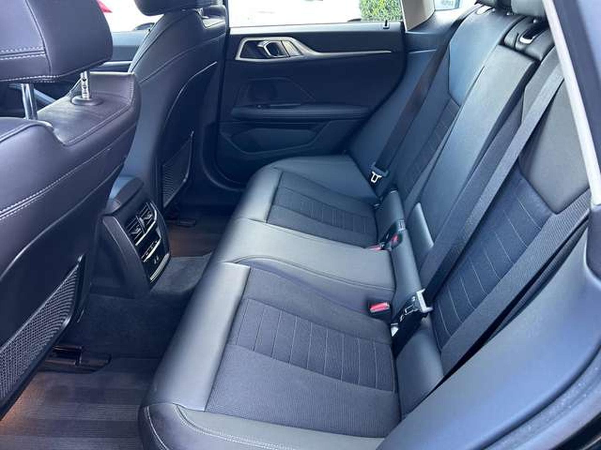 BMW i4 GRAN COUPE eDRIVE40 ELECTRIQUE 340 cv (2023) - Photo 21