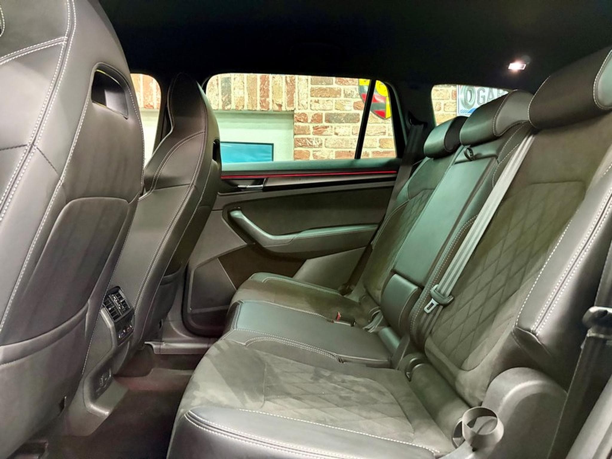 Skoda Kodiaq Kodiaq 2.0 TDi 200cv Auto 4X4 SPORT-LINE (7 Places) (2023) - Foto 6