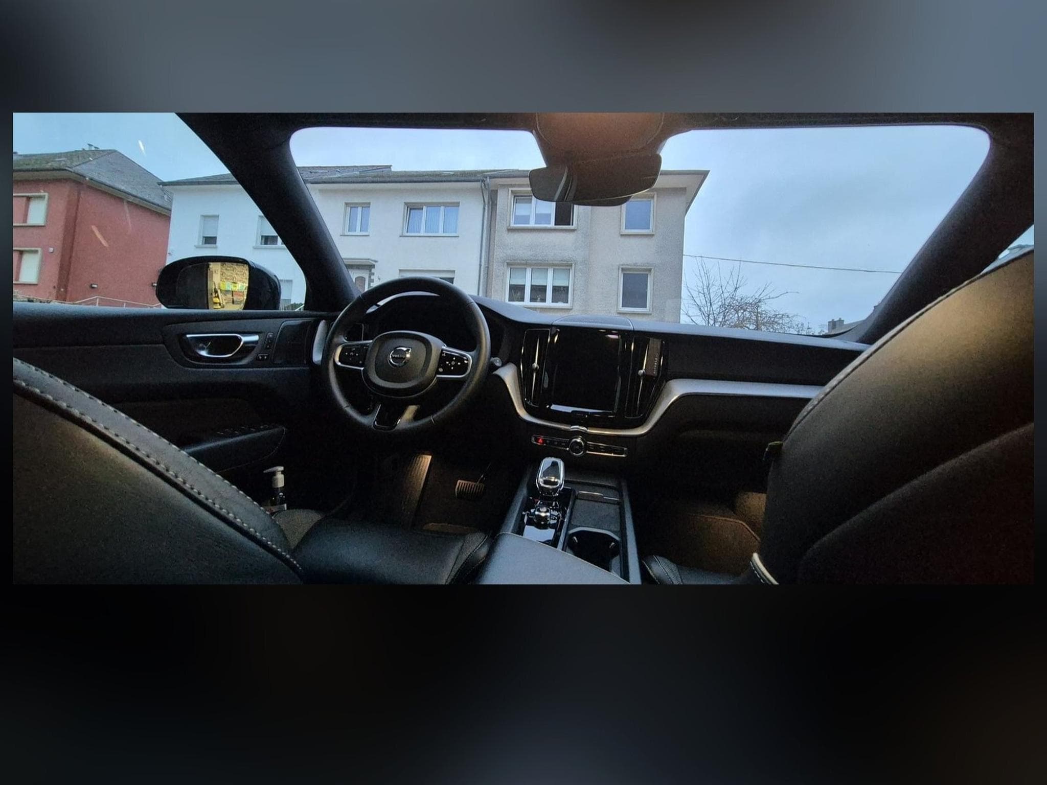 Volvo XC60 ULTIMATE DARK B4D AWD (2022) - Foto 4