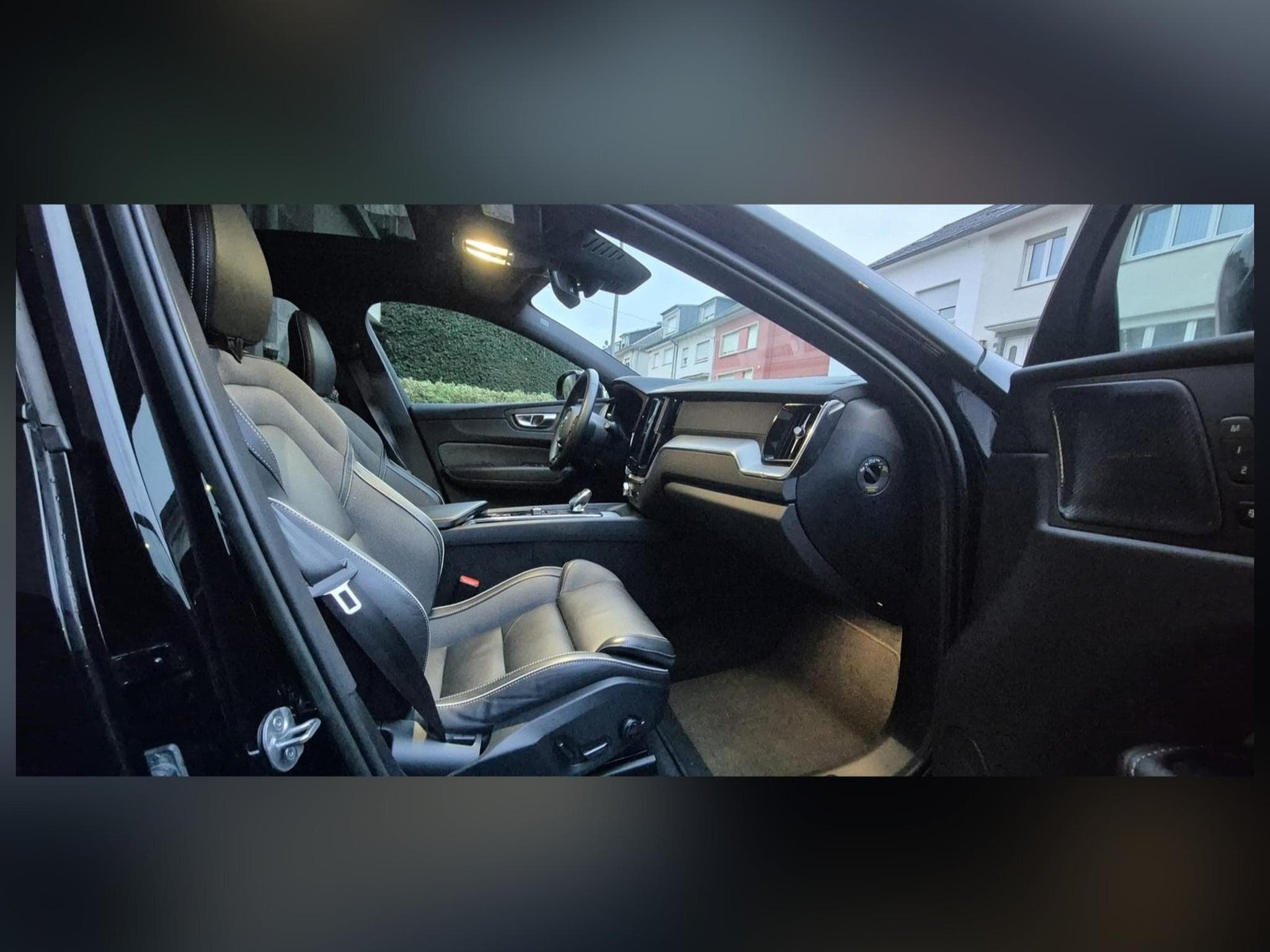 Volvo XC60 ULTIMATE DARK B4D AWD (2022) - Foto 3