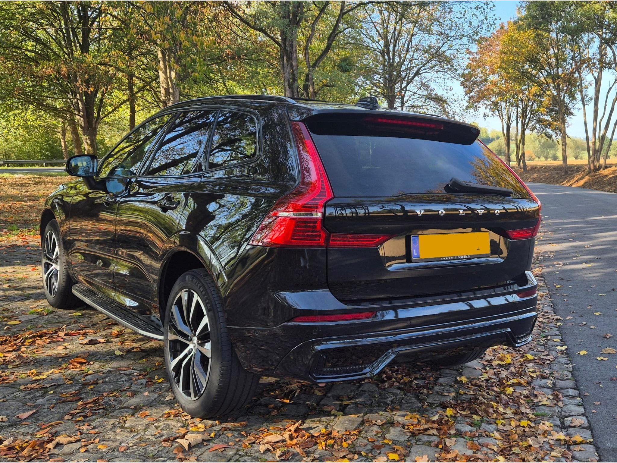 Volvo XC60 ULTIMATE DARK B4D AWD (2022) - Foto 2