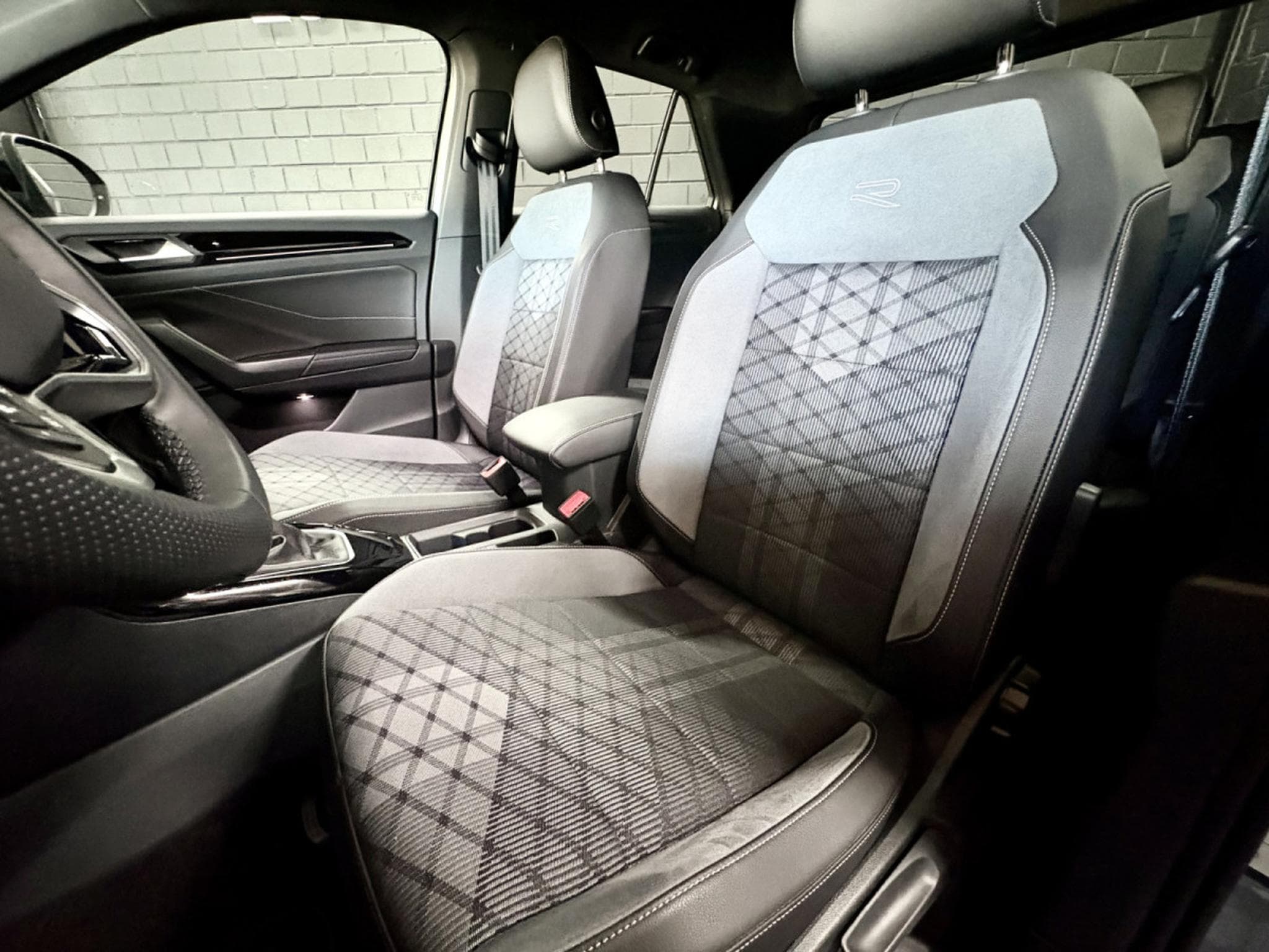 VW T-Roc R-Line Edition 1.5 TSI 150 CV DSG7 *ACC* CAM * HAYON * (2025) - Foto 7