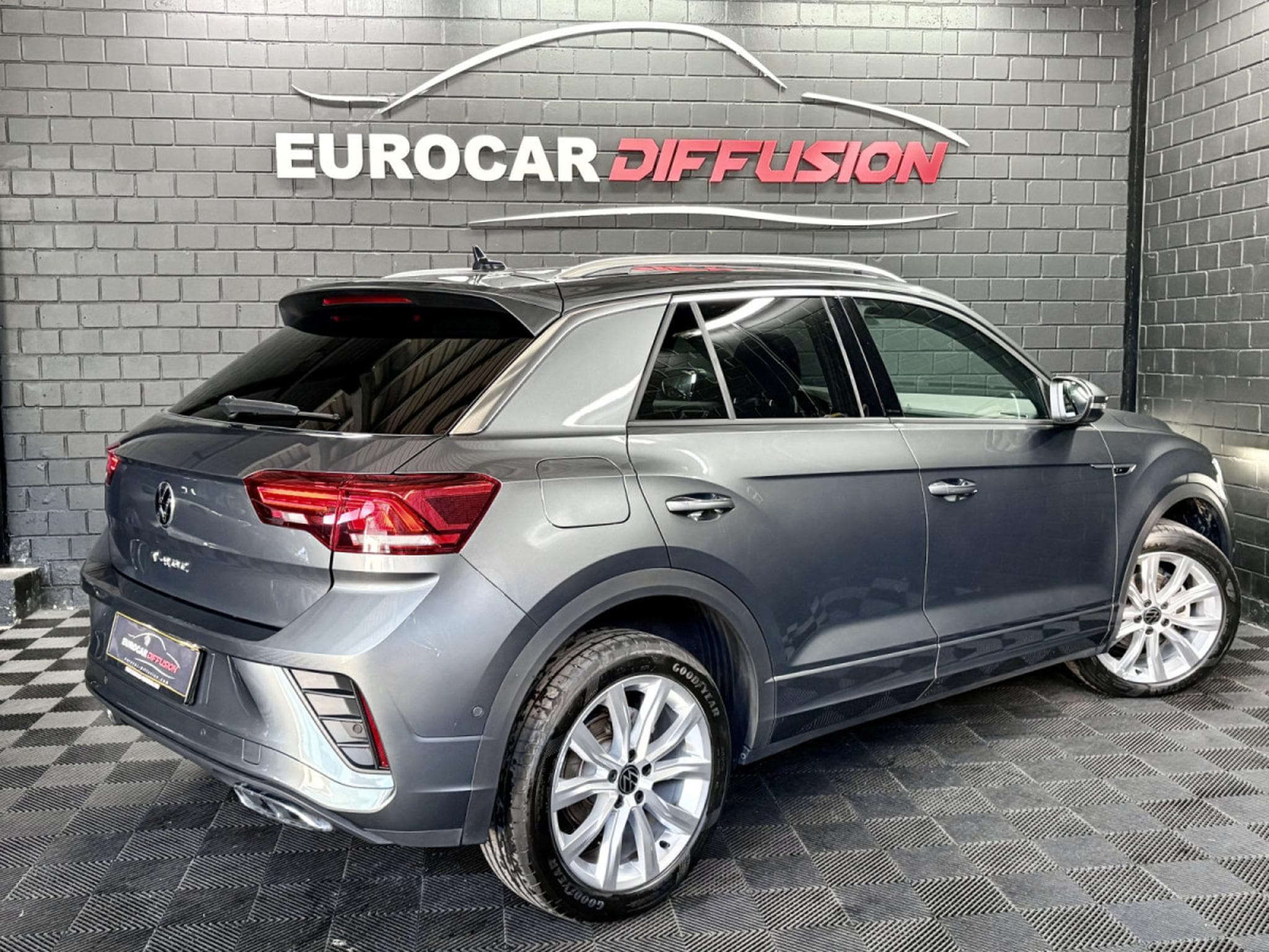 VW T-Roc R-Line Edition 1.5 TSI 150 CV DSG7 *ACC* CAM * HAYON * (2025) - Foto 6