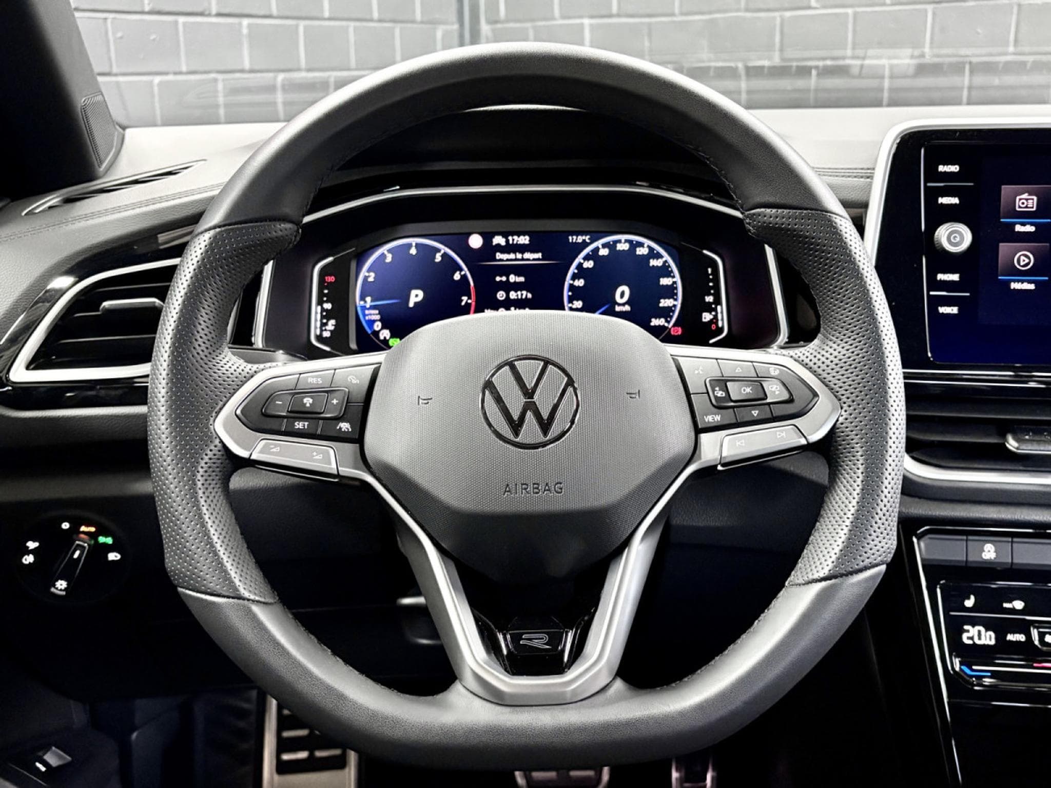 VW T-Roc R-Line Edition 1.5 TSI 150 CV DSG7 *ACC* CAM * HAYON * (2025) - Foto 10