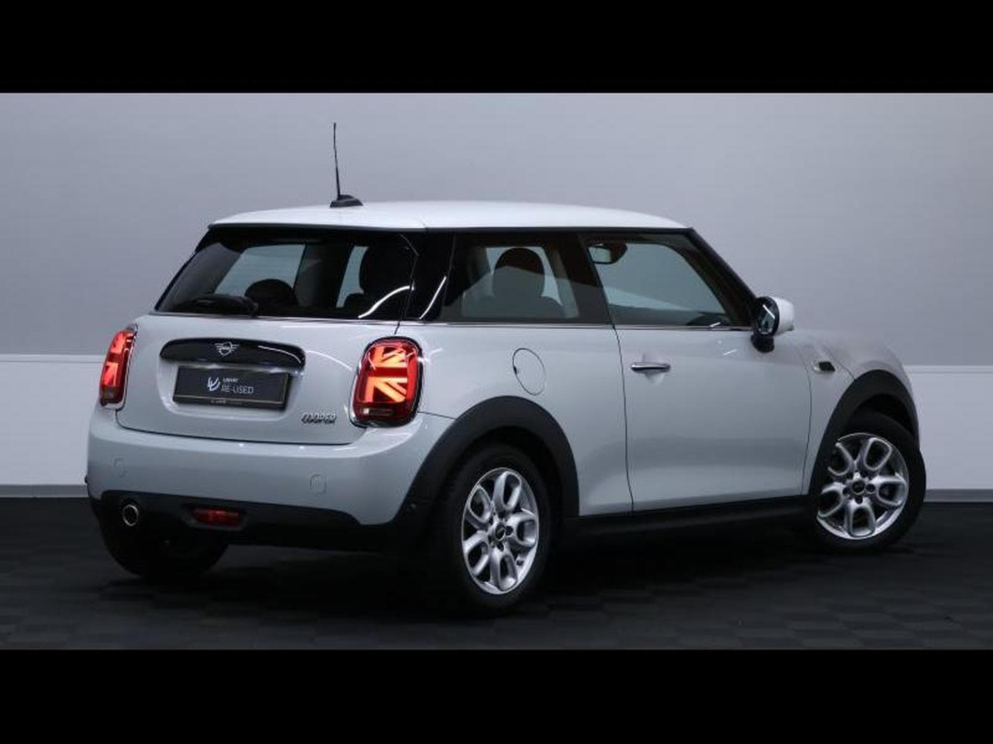 MINI Cooper 1.5 136 steptronic hatch 3portes (2021) - Photo 5