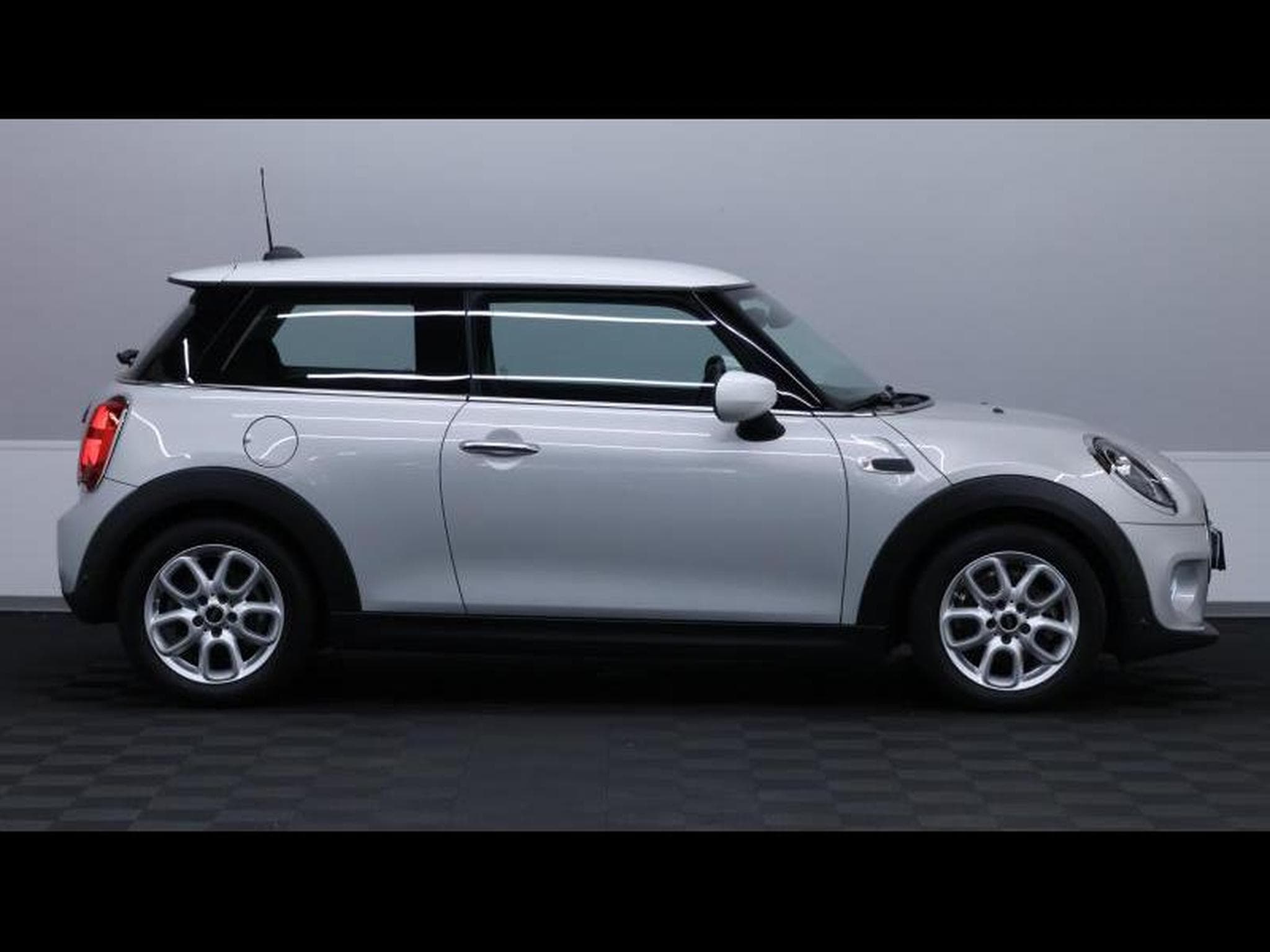MINI Cooper 1.5 136 steptronic hatch 3portes (2021) - Photo 4