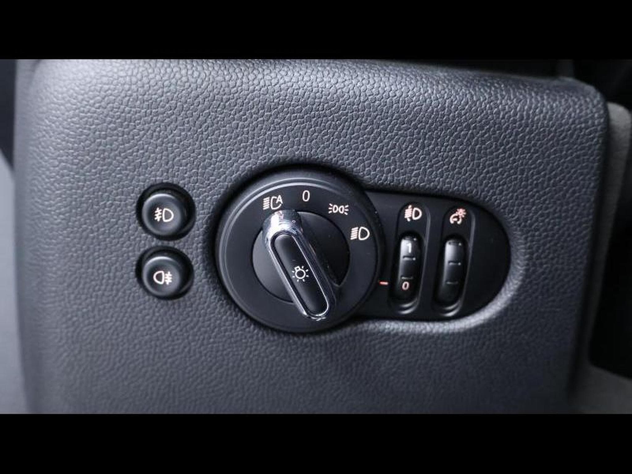 MINI Cooper 1.5 136 steptronic hatch 3portes (2021) - Photo 33