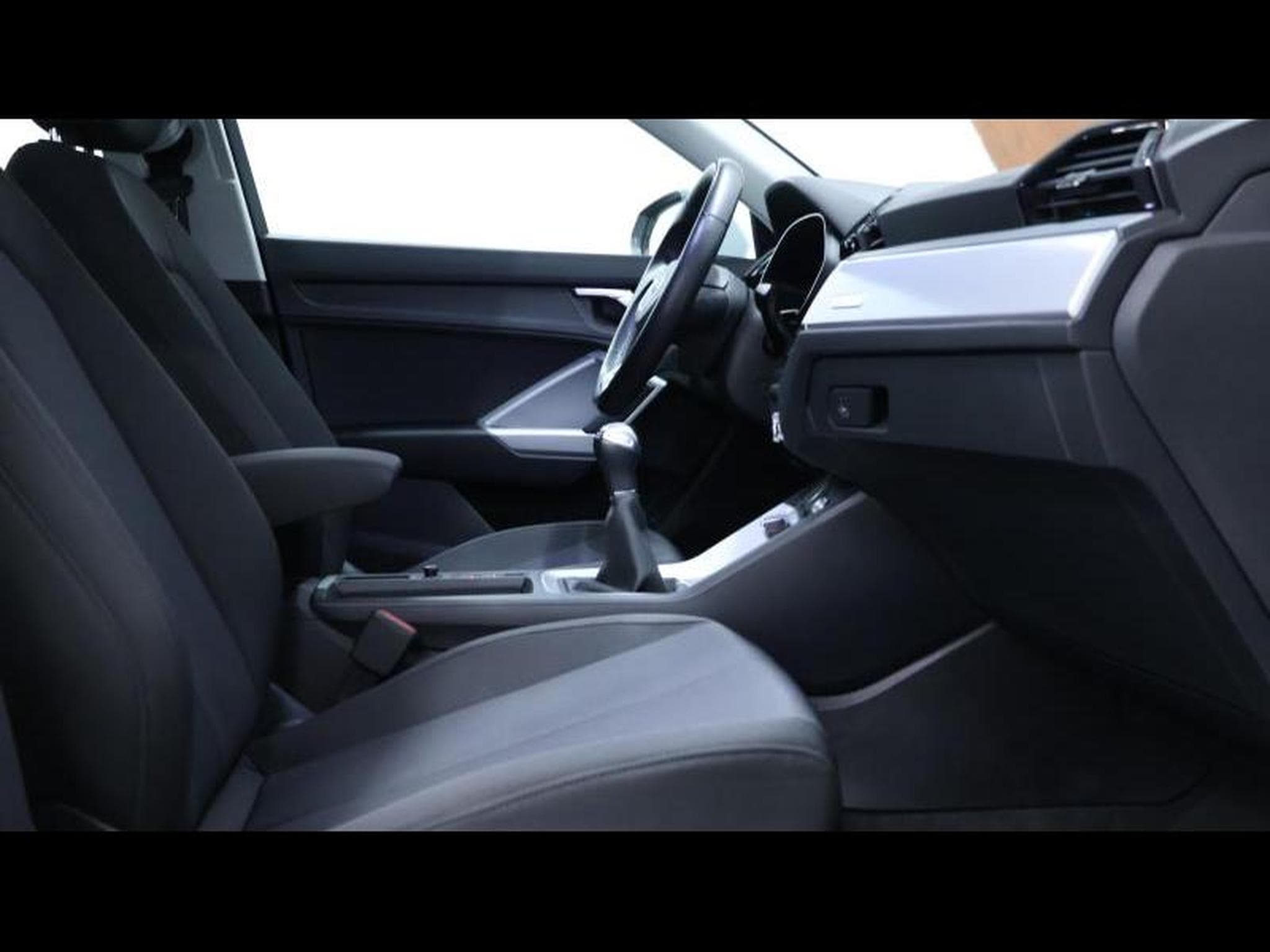 Audi Q3 35TFSI S-Line boite manuelle (2022) - Foto 12