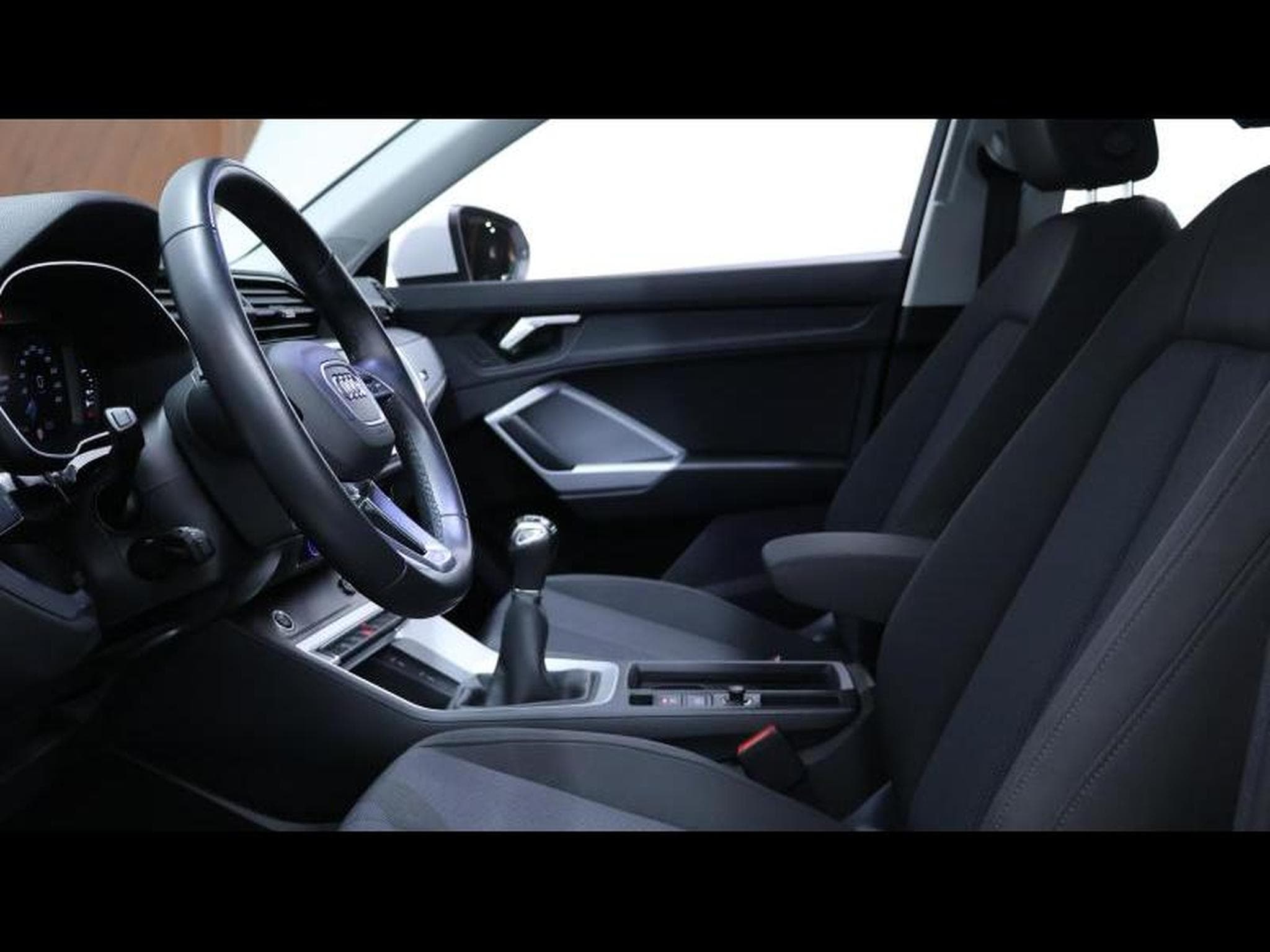 Audi Q3 35TFSI S-Line boite manuelle (2022) - Foto 16