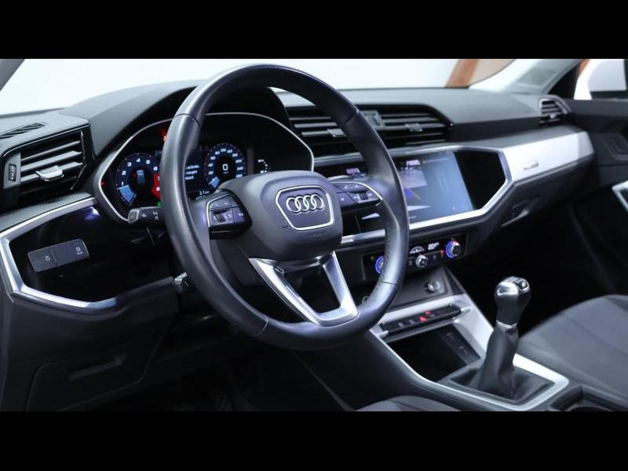 Audi Q3 35TFSI S-Line boite manuelle (2022) - Foto 20