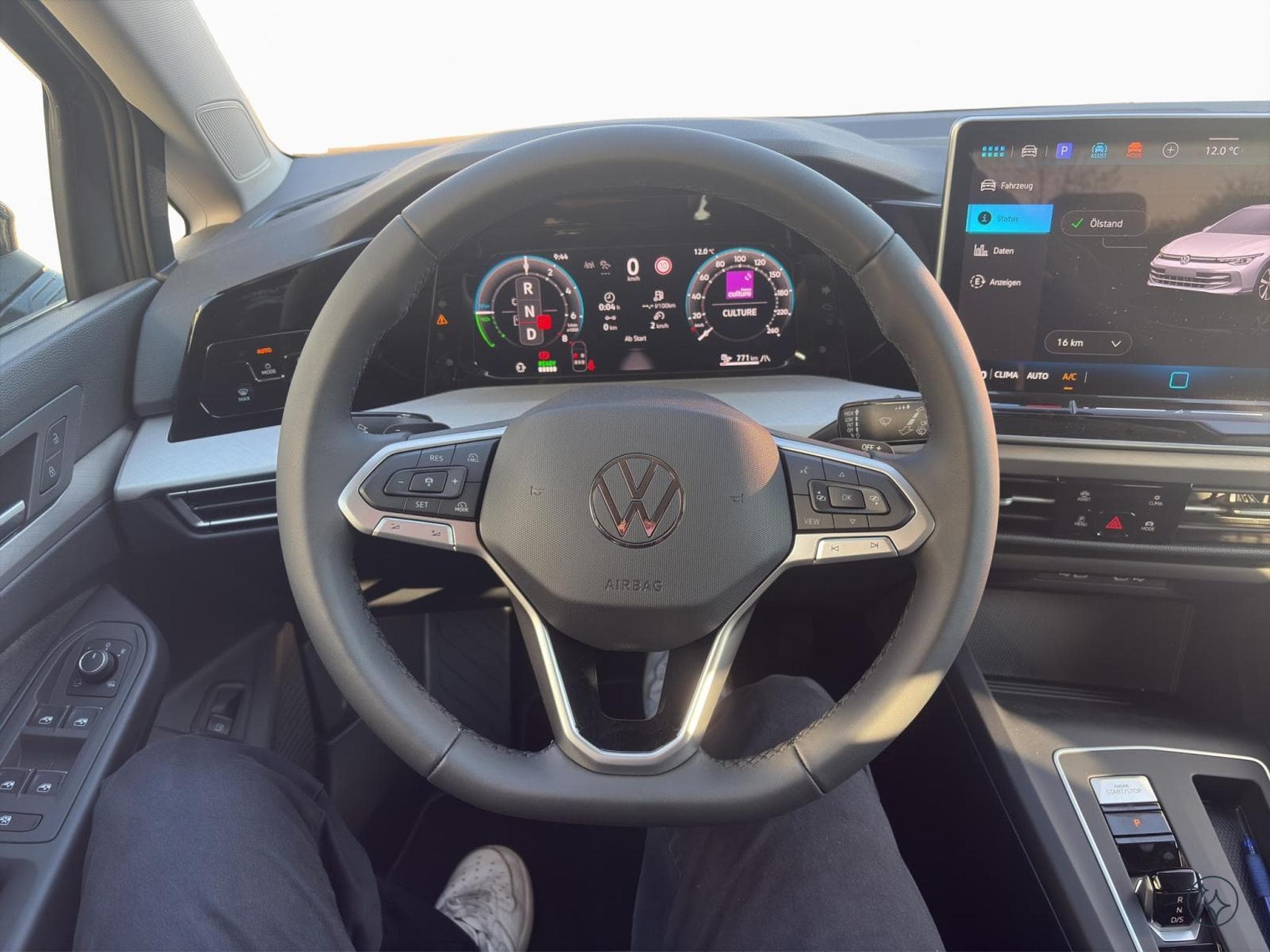 VW Golf Life Hybrid (2026) - Photo 9
